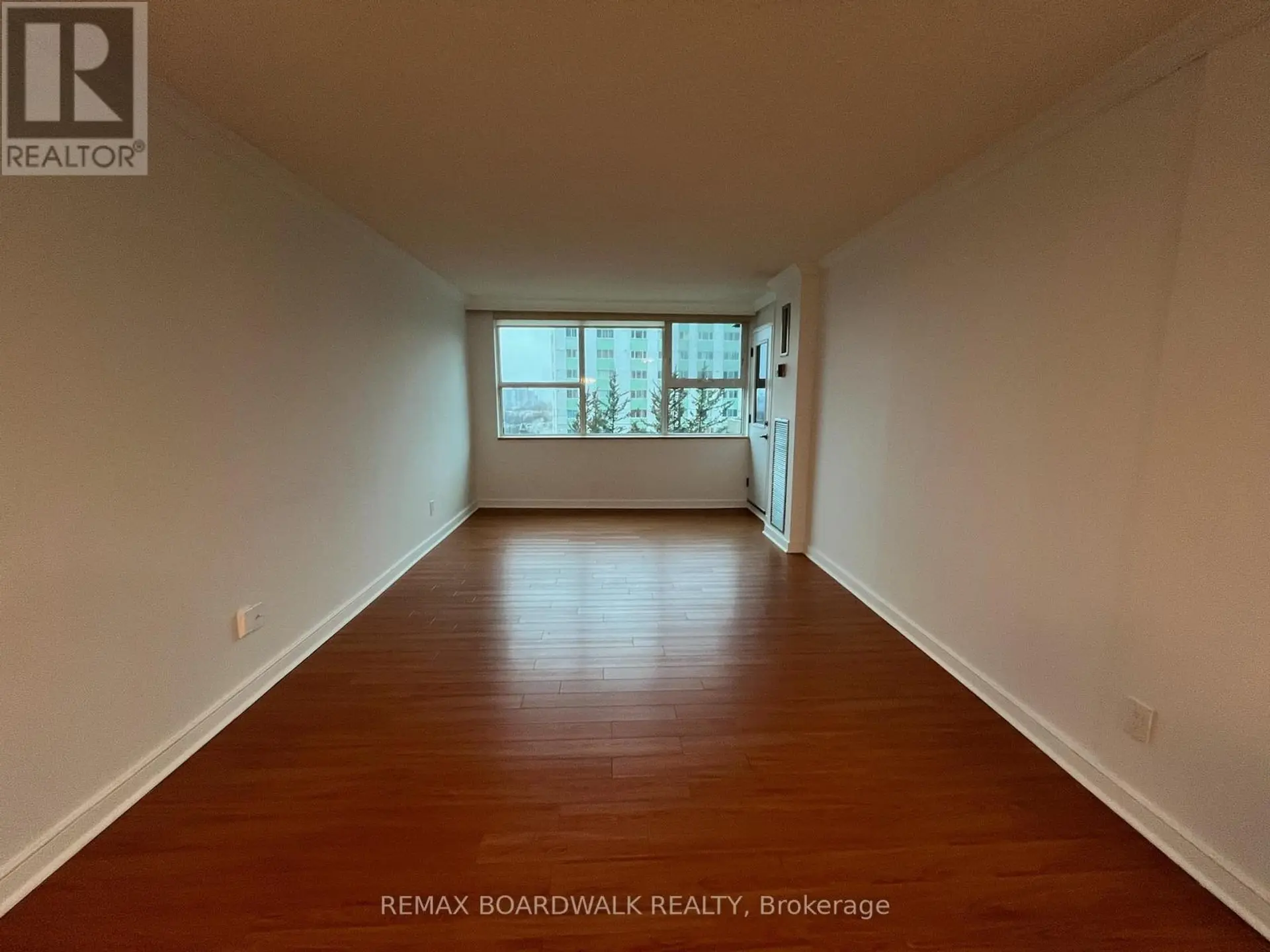 #403 555 BRITTANY DRIVE - Image 6