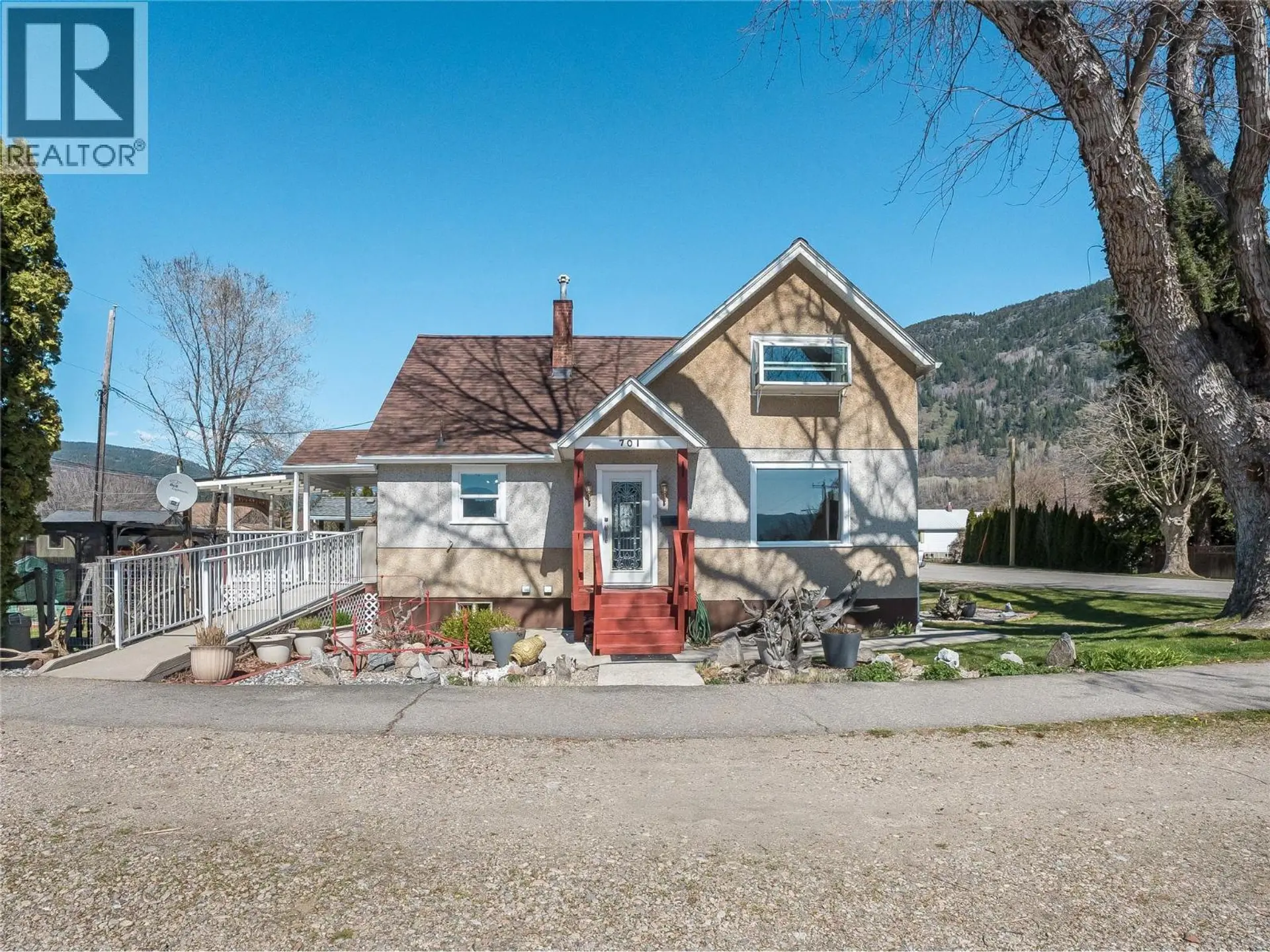 Property at 701 4th Street, Castlegar, BC