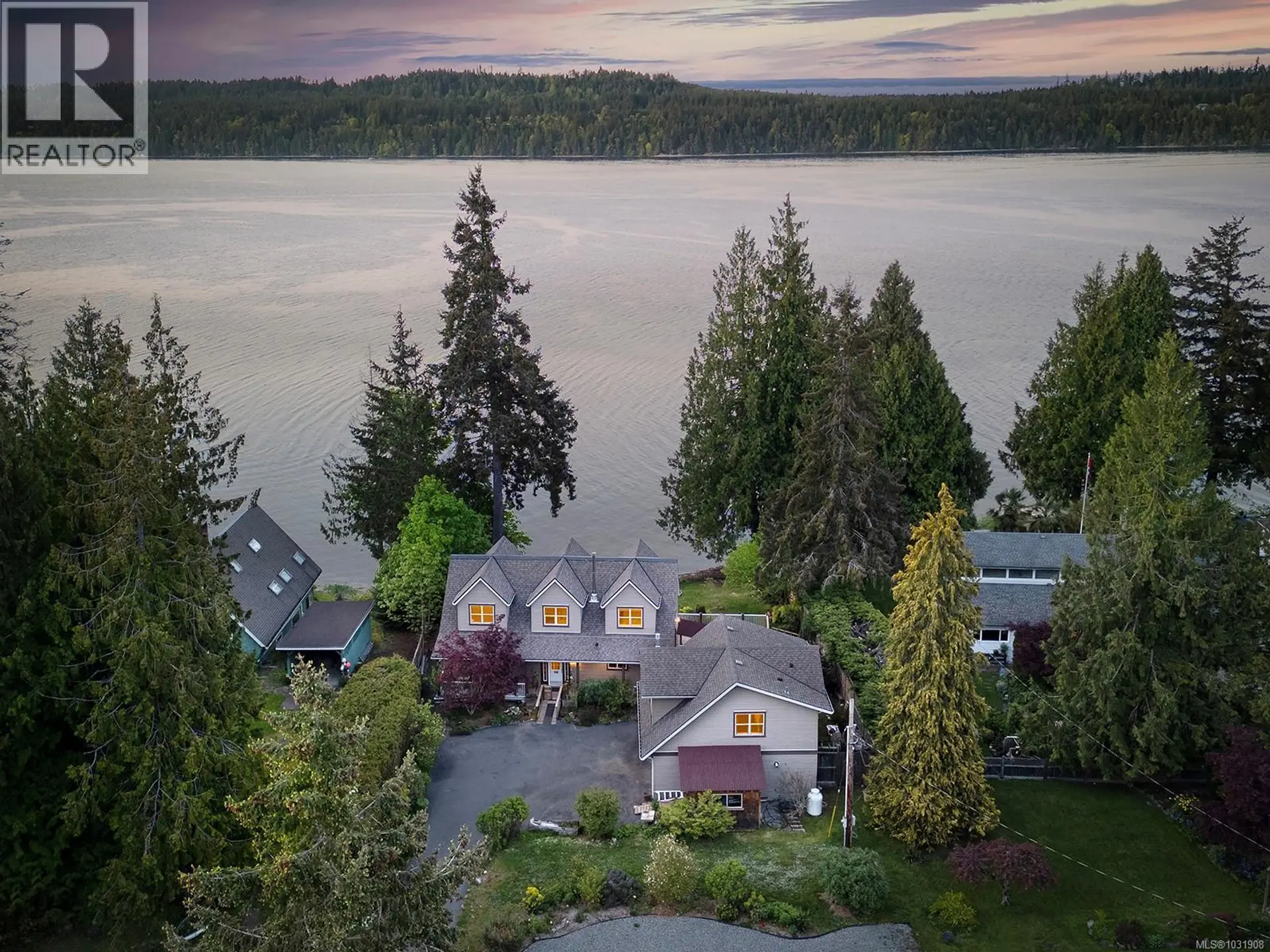 Property at 7820 Ships Point Rd, Fanny Bay, BC