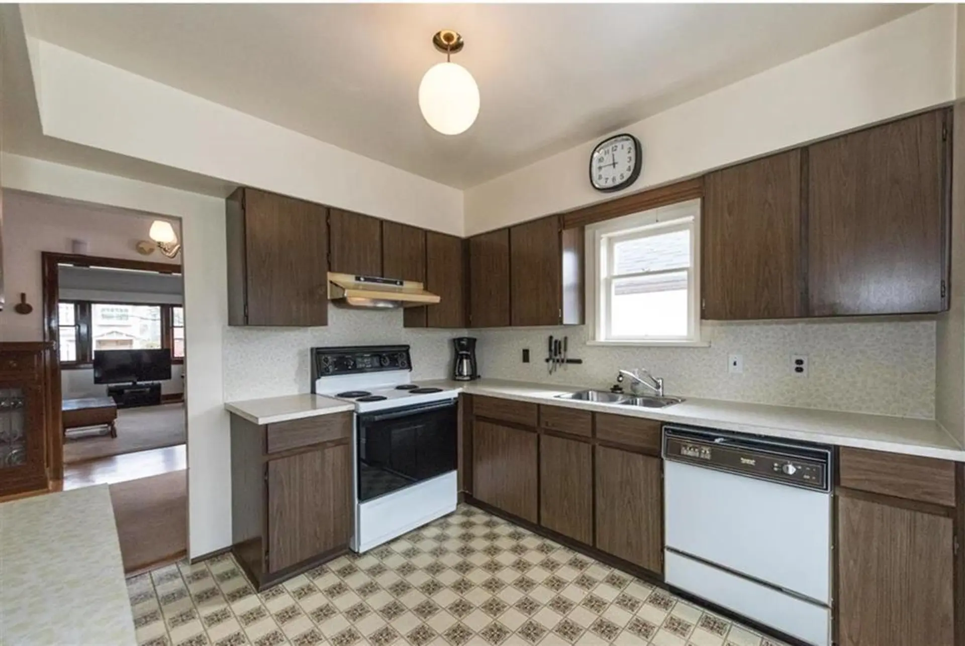 7935 Hudson Street - Image 4