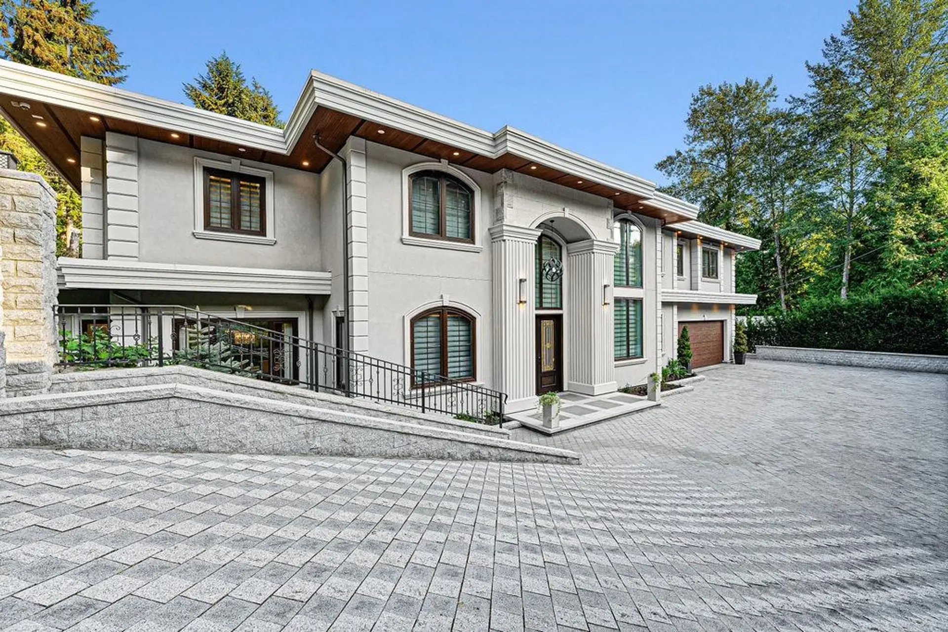 Property at 558 Glenross Road, West Vancouver, BC