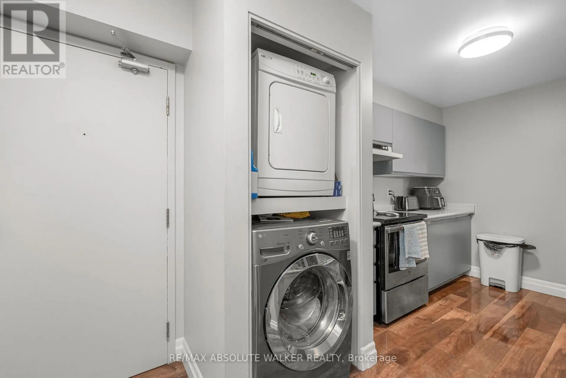 #318 250 BRITTANY DRIVE - Image 16