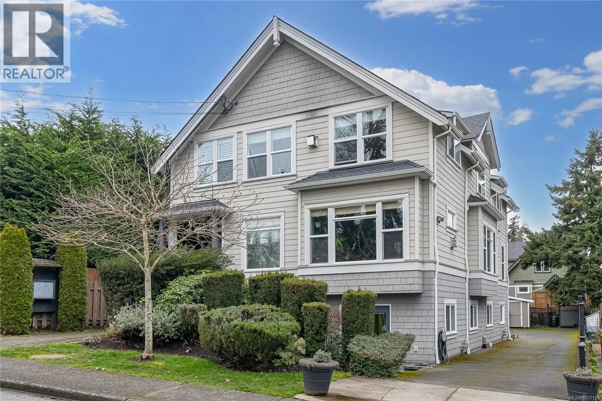 Property at #D 1216 Styles St, Victoria, BC