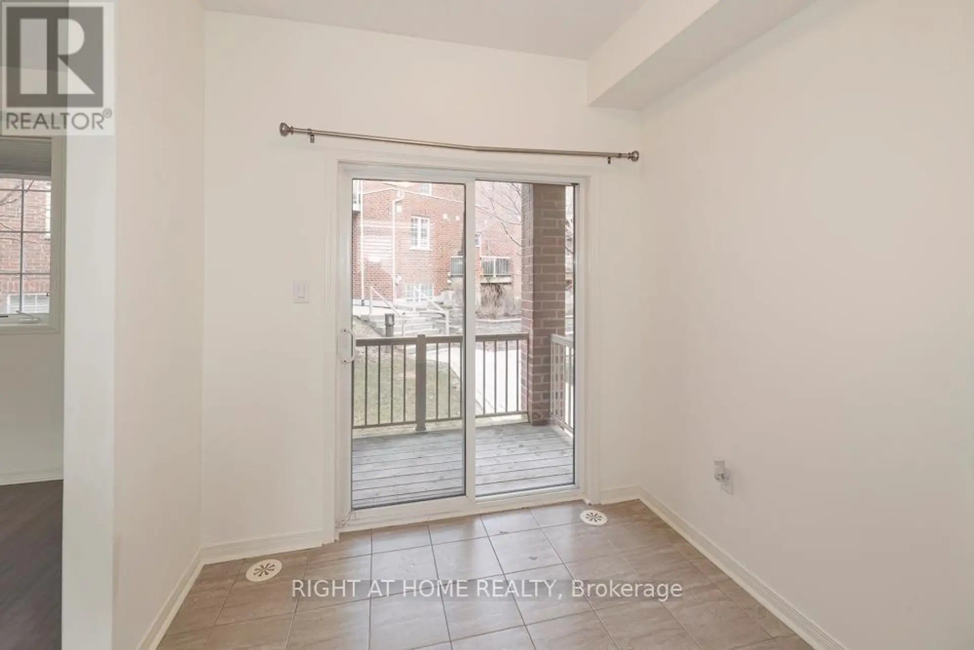 #61 401 BEECHGROVE DRIVE - Image 10