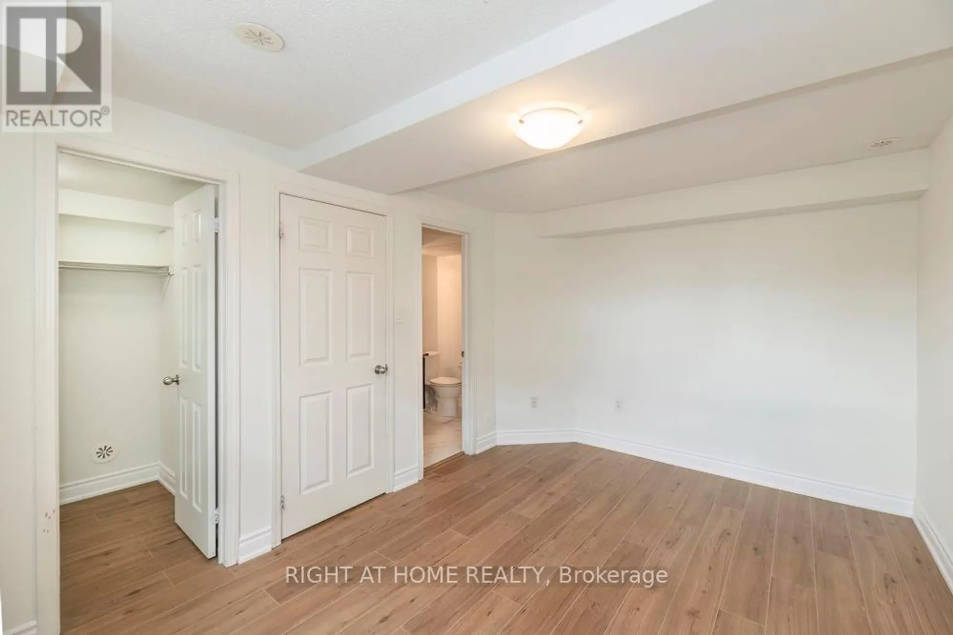 #61 401 BEECHGROVE DRIVE - Image 13