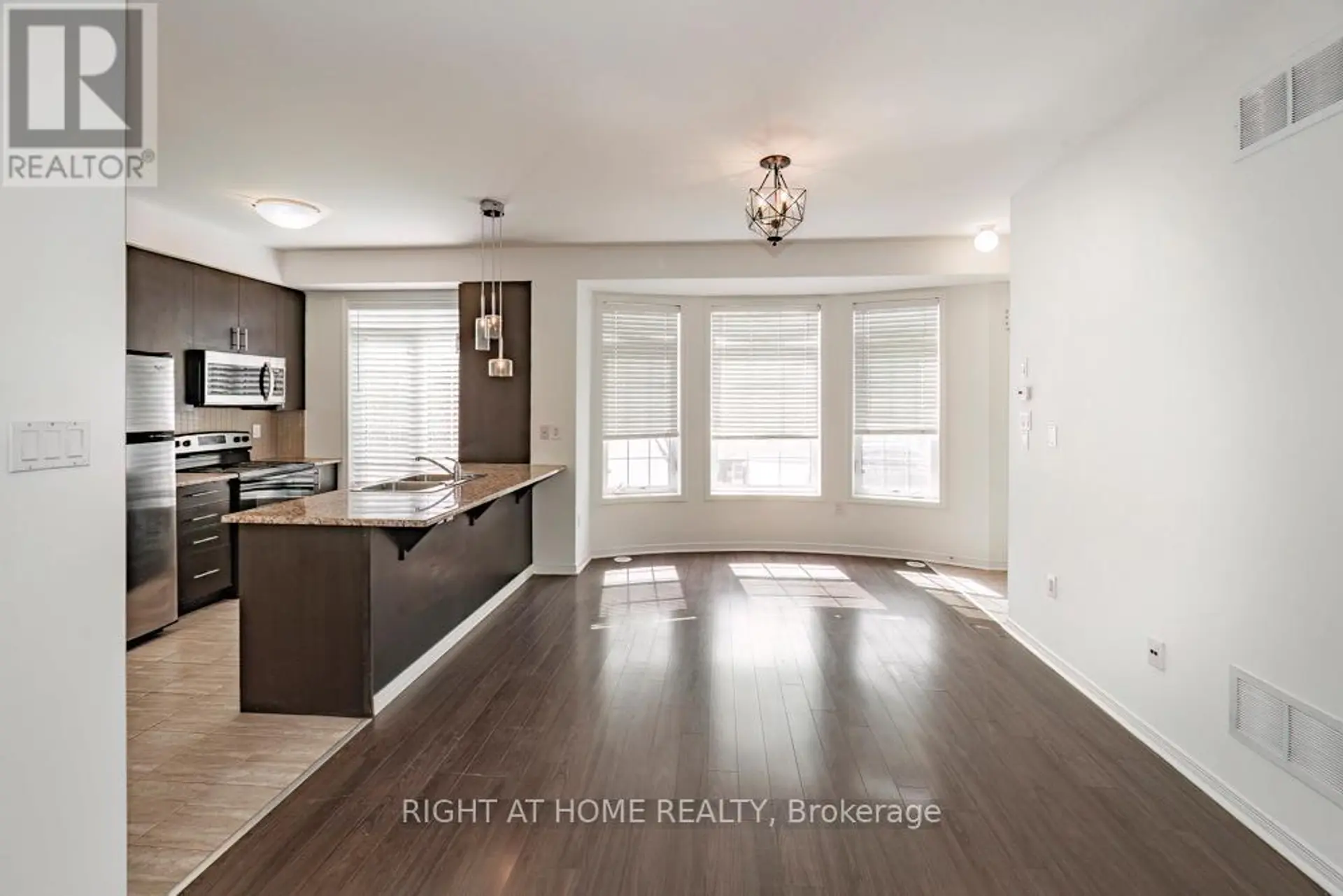 #61 401 BEECHGROVE DRIVE - Image 4