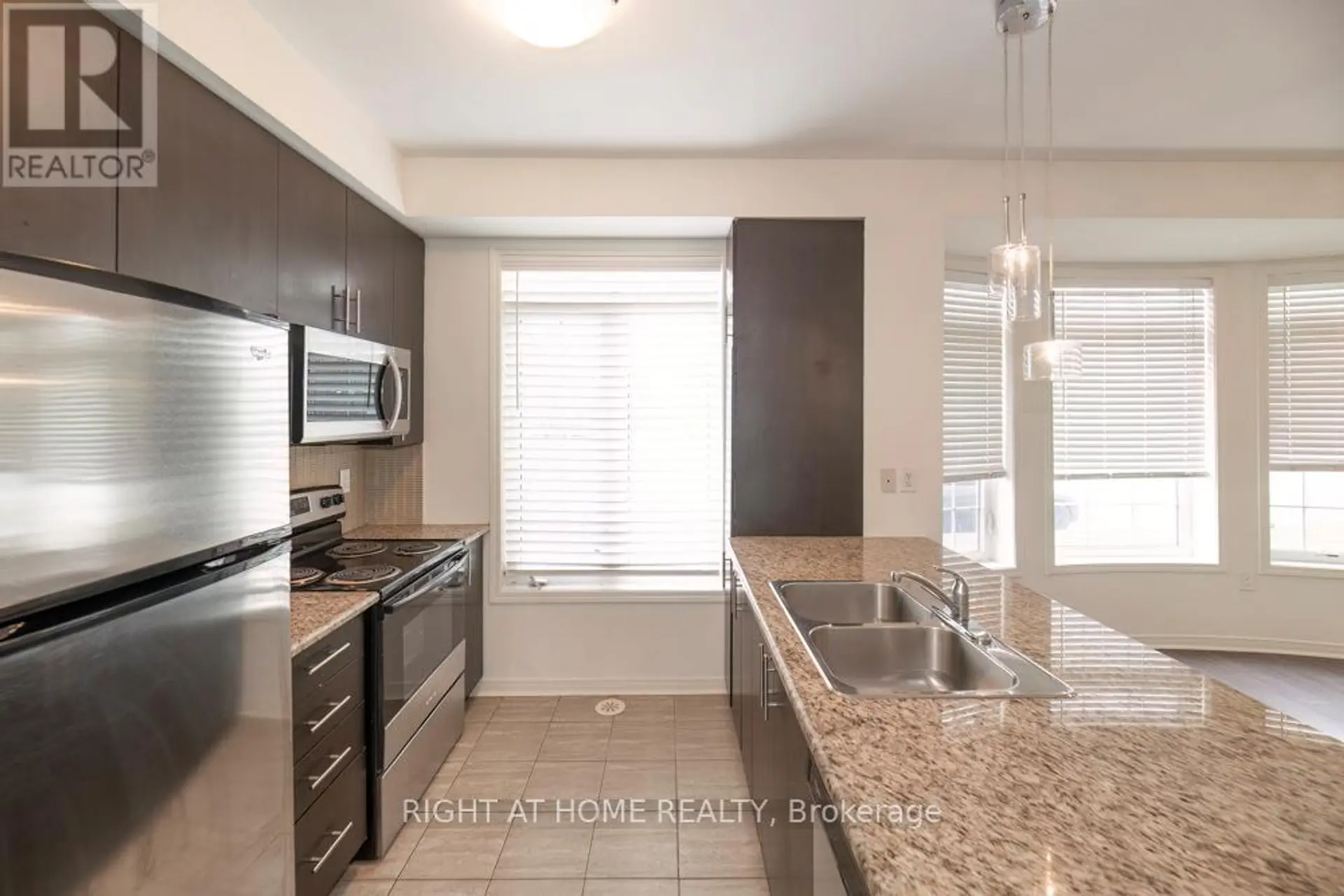 #61 401 BEECHGROVE DRIVE - Image 8