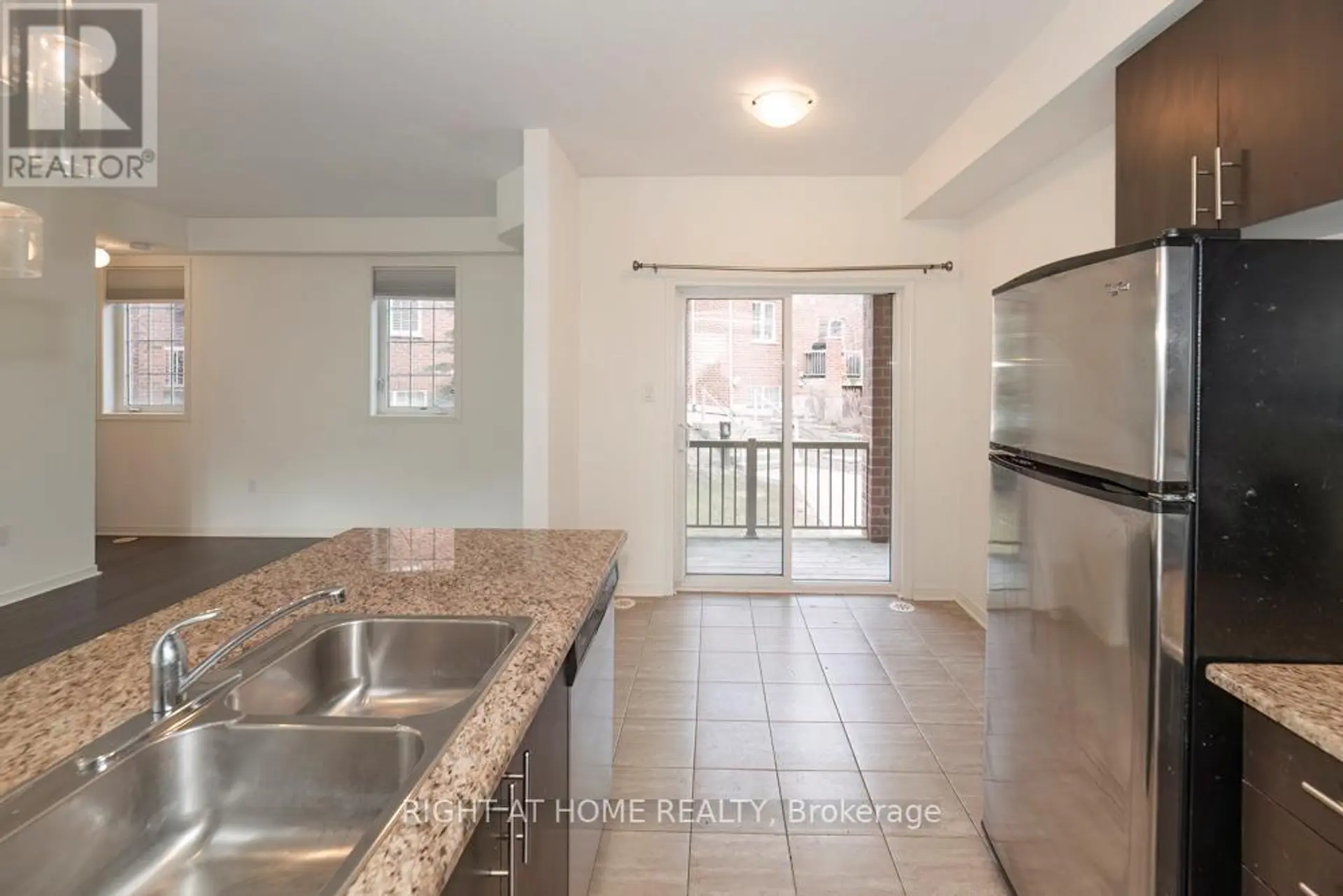 #61 401 BEECHGROVE DRIVE - Image 9