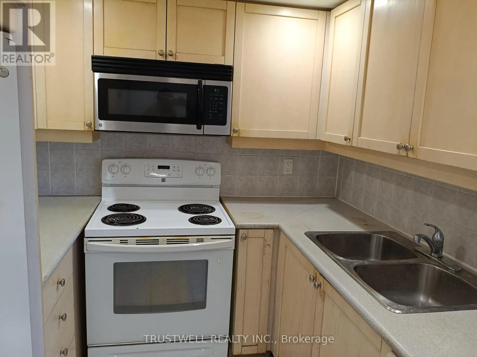 #1618 15 NORTHTOWN WAY - Image 5