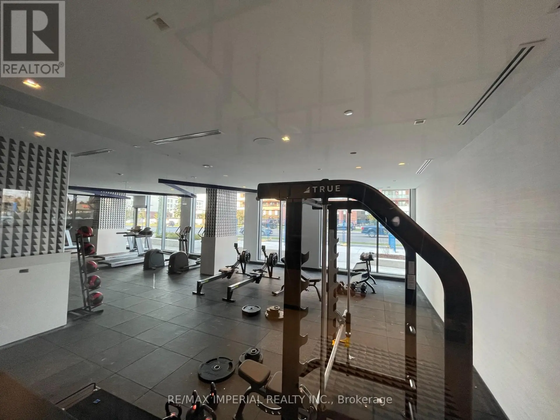 #808 2545 SIMCOE STREET N - Image 3