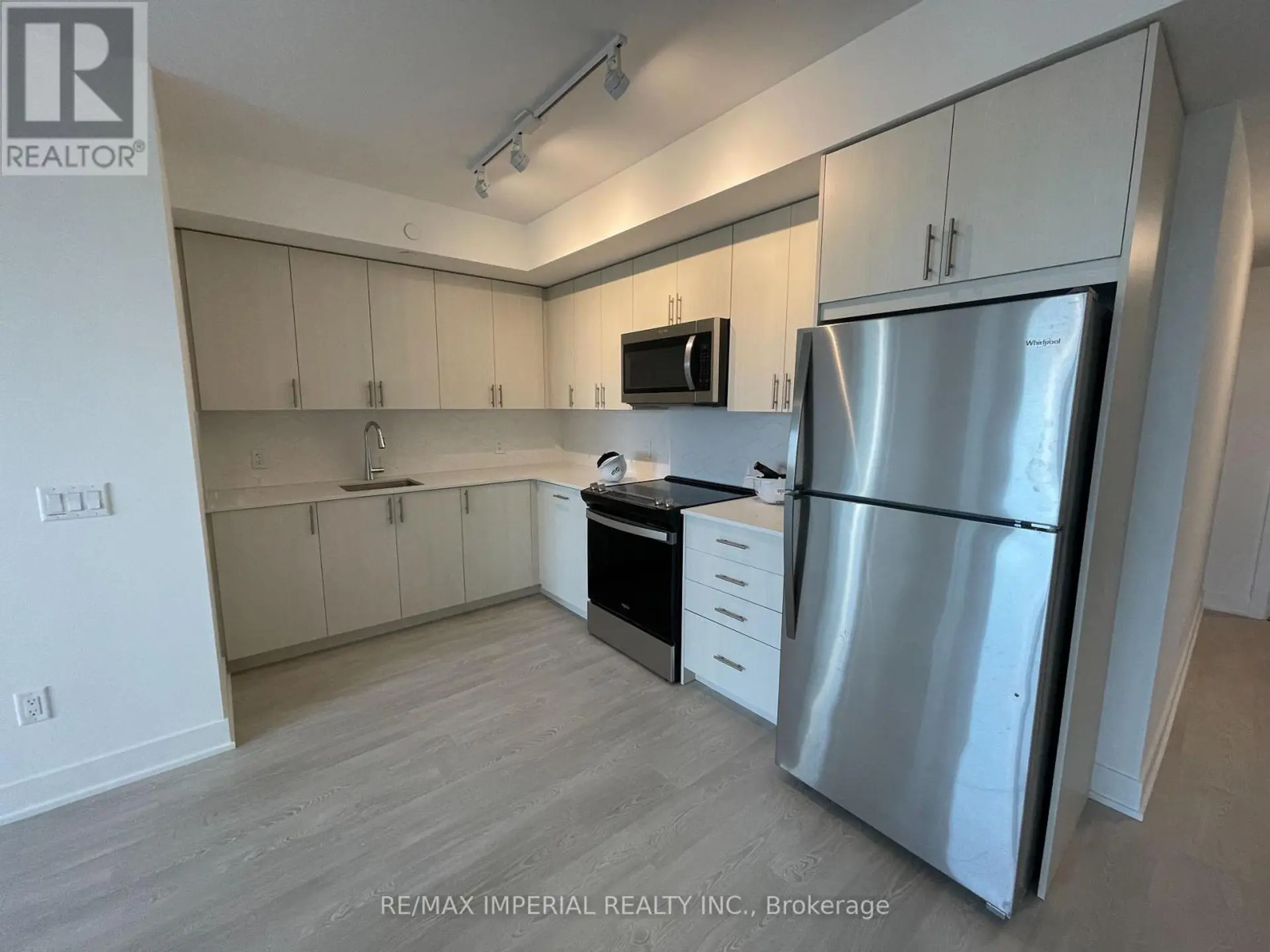 #808 2545 SIMCOE STREET N - Image 5