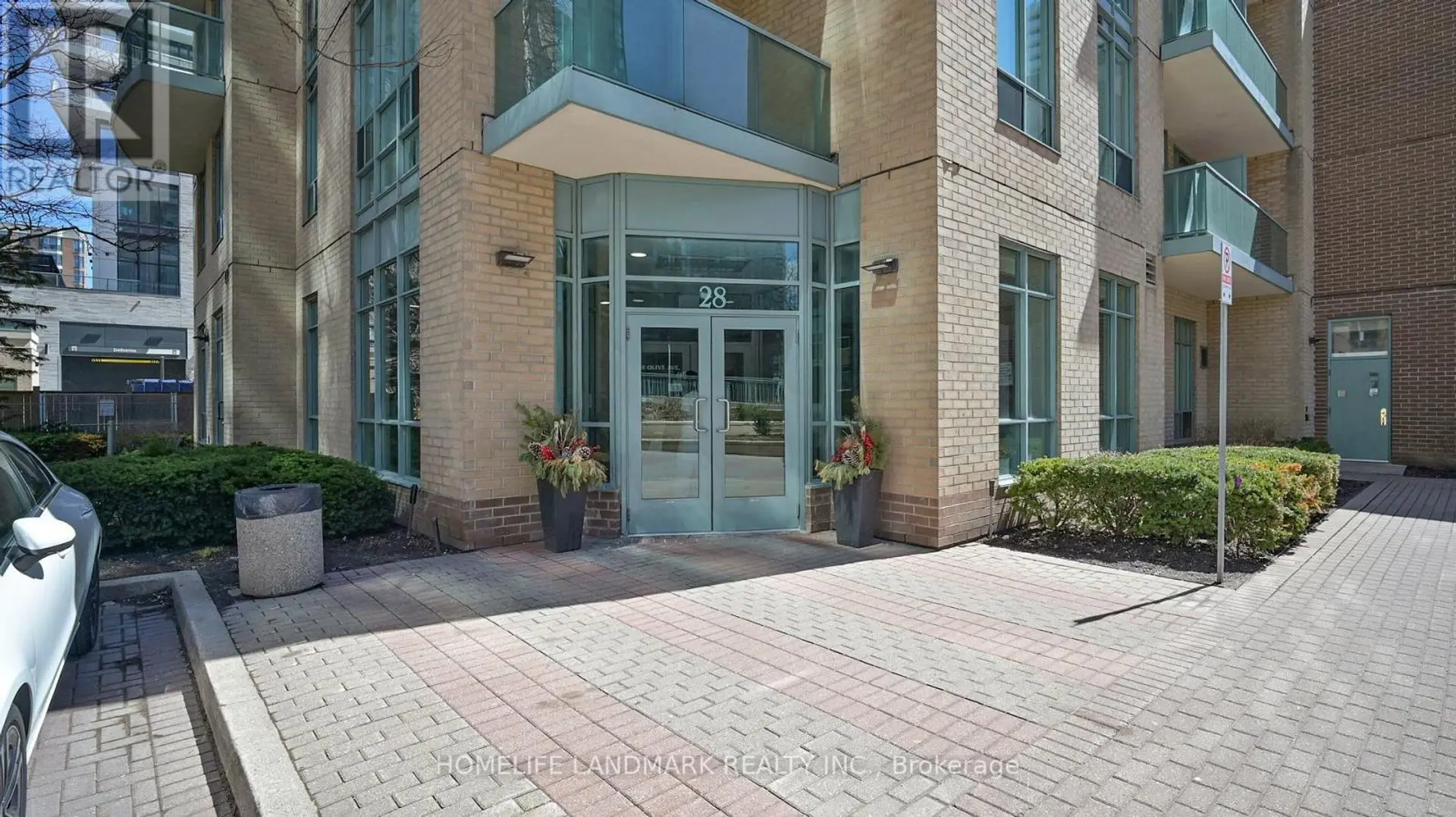 #215 28 OLIVE AVENUE - Image 15