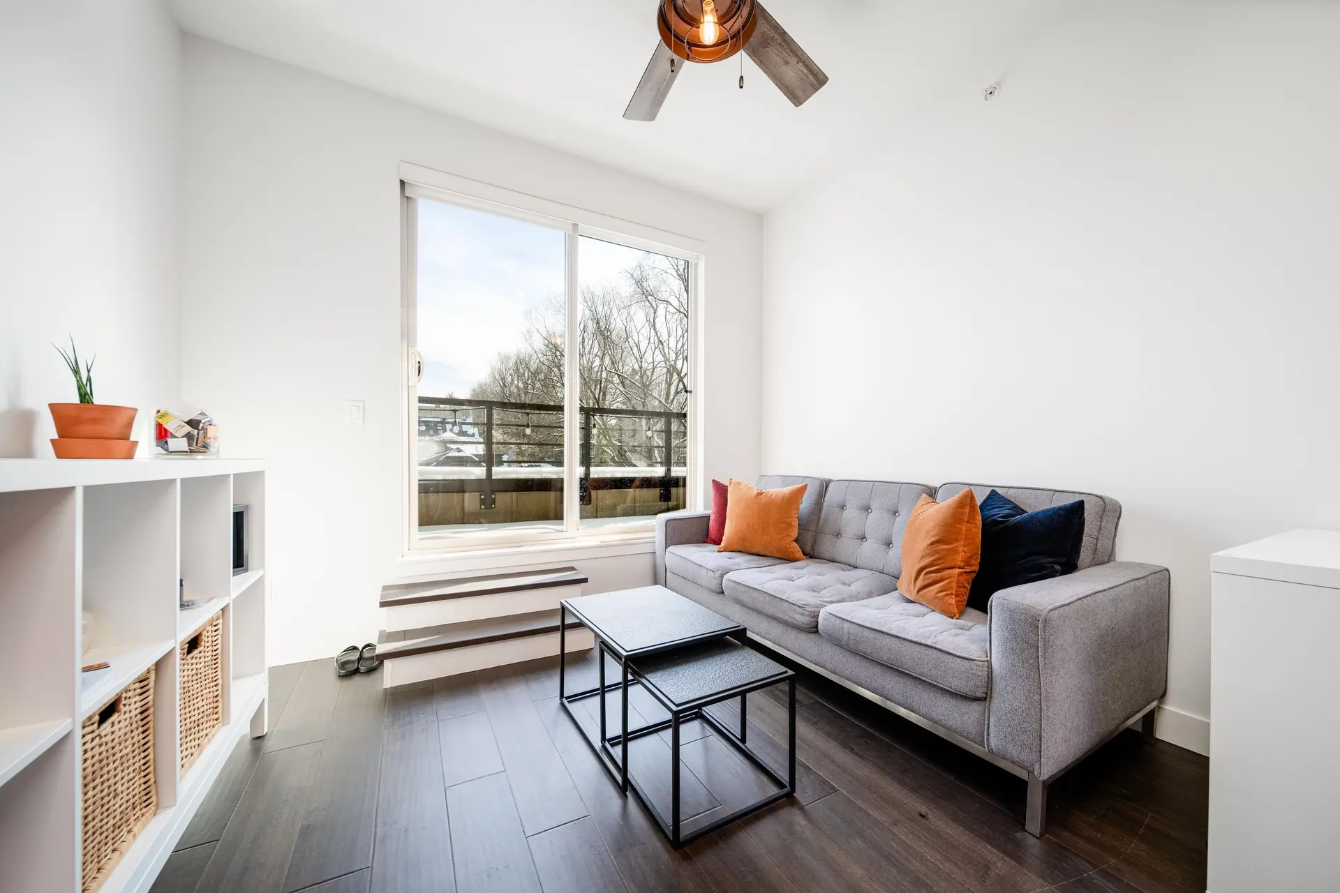 #PH2 885 Salsbury Drive - Image 2