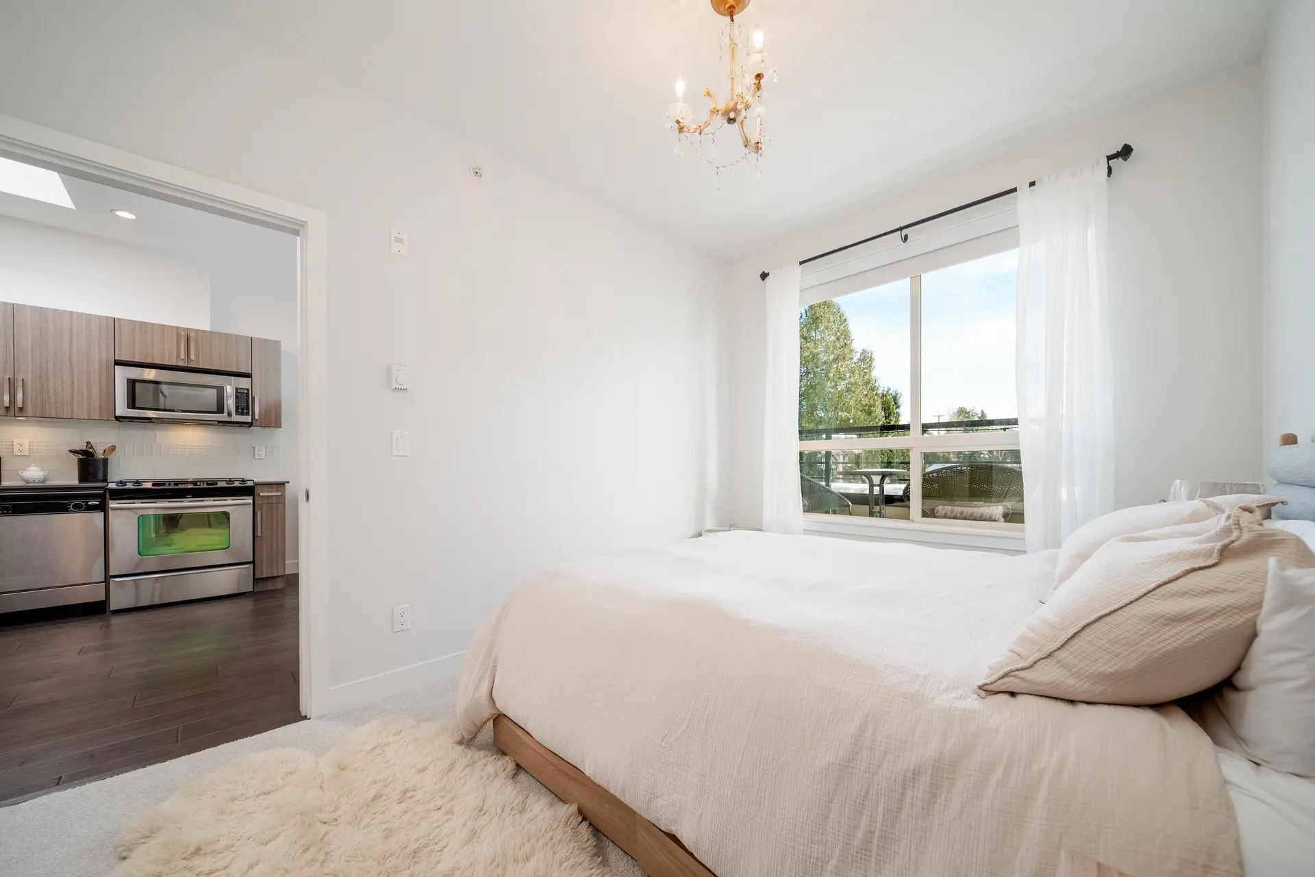 #PH2 885 Salsbury Drive - Image 9