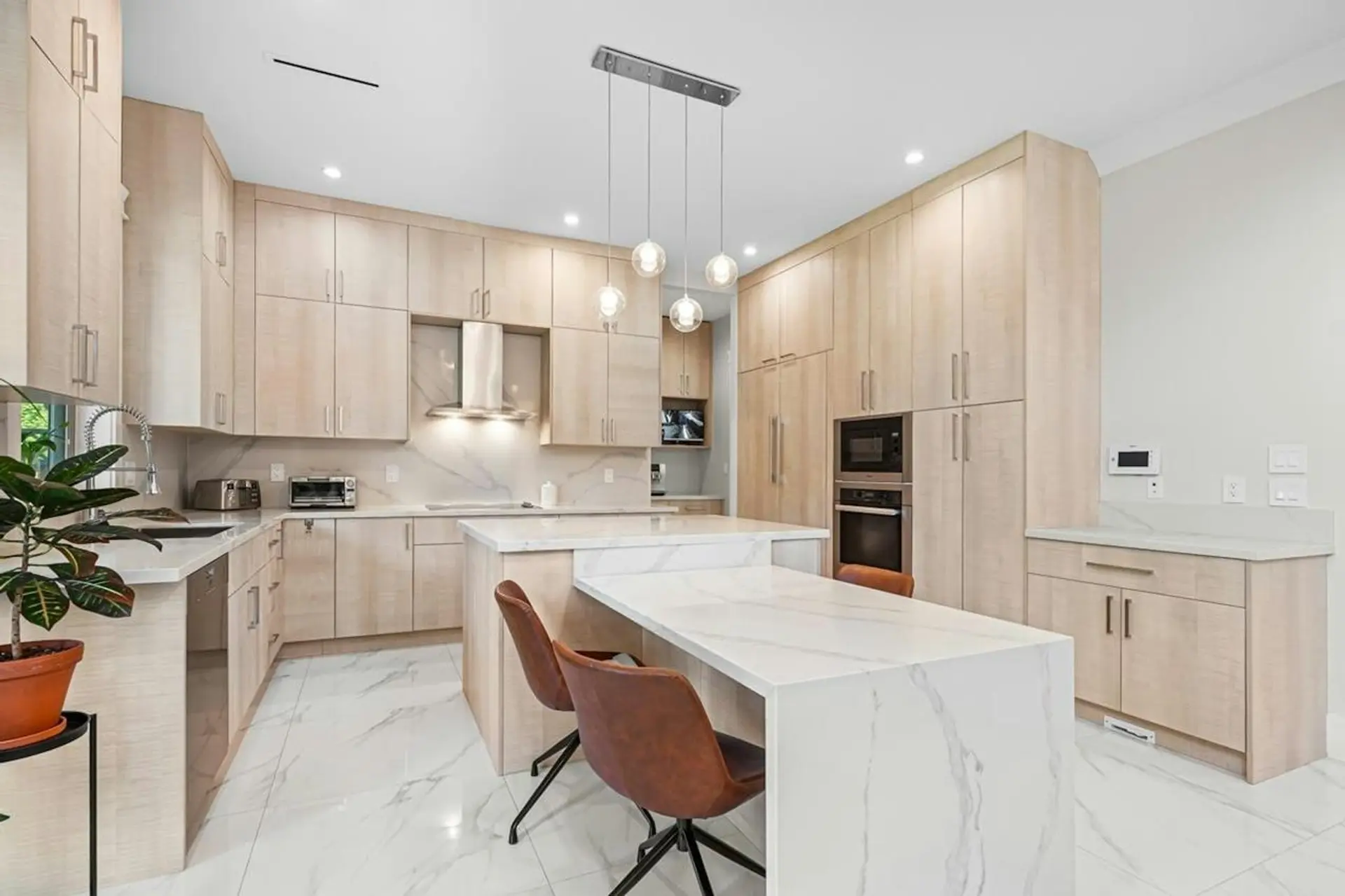 7860 Thormanby Crescent - Image 6