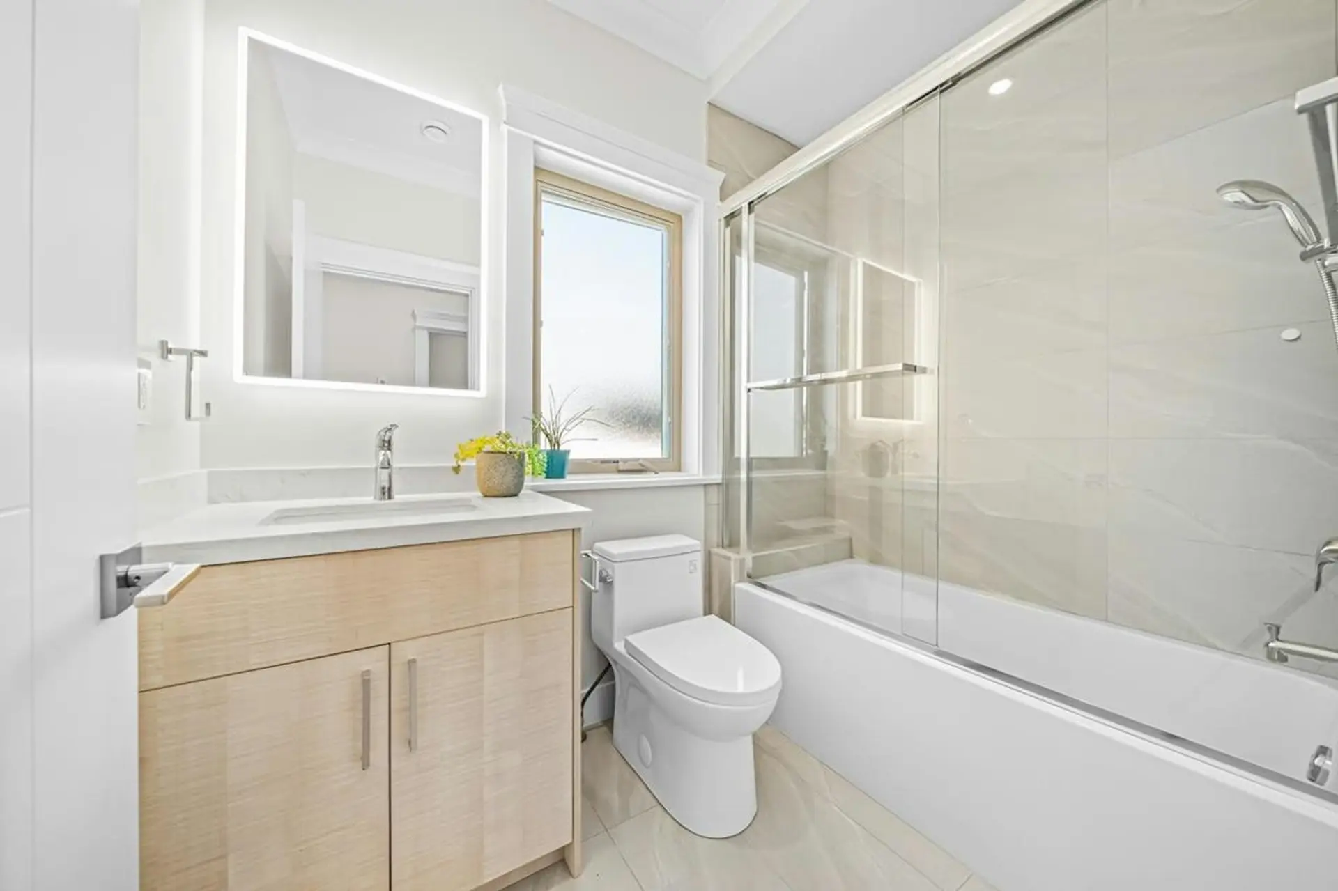 7860 Thormanby Crescent - Image 13