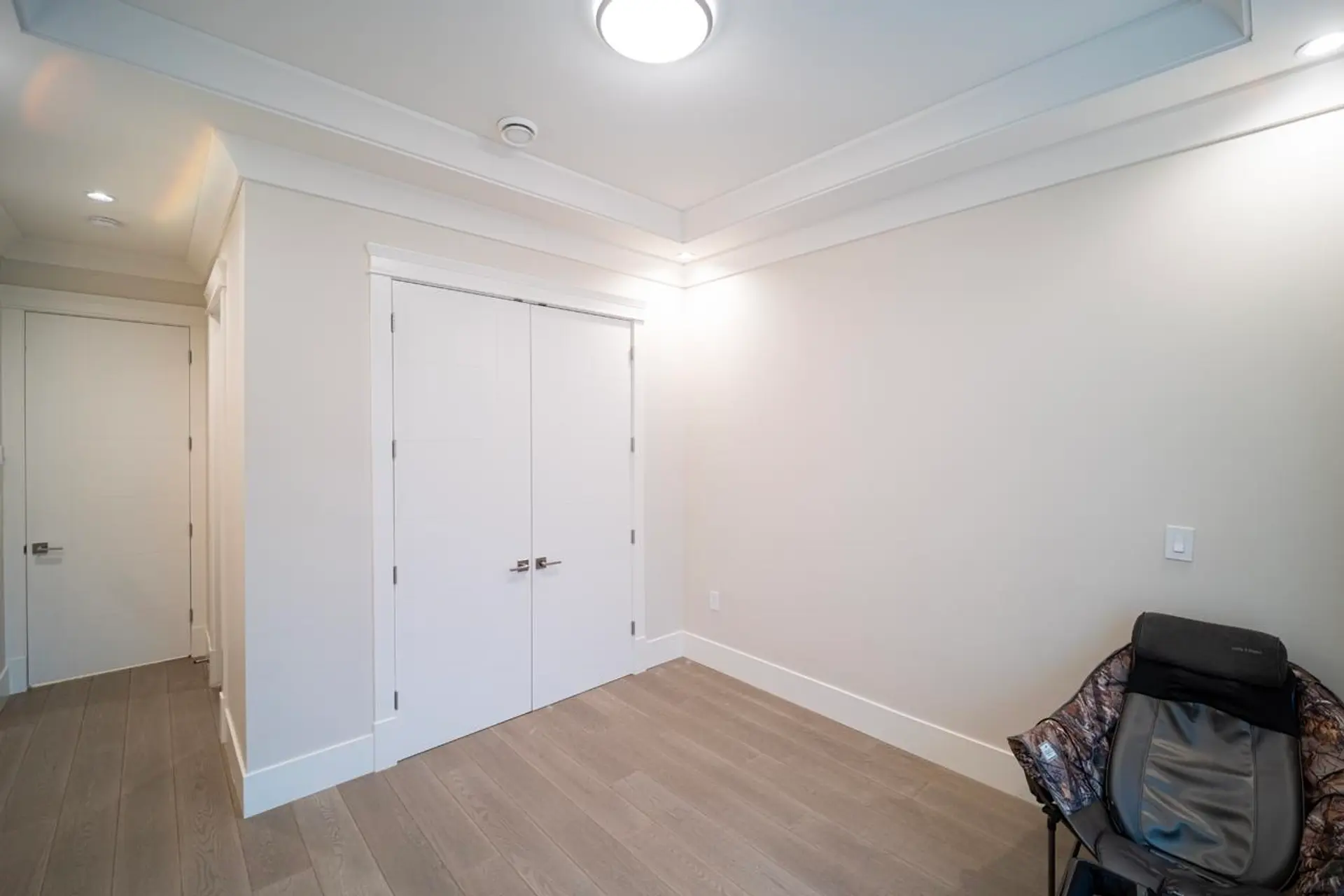 7860 Thormanby Crescent - Image 14