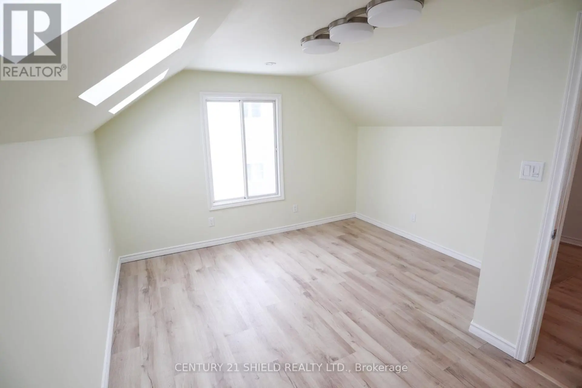 143 CARLETON STREET - Image 13