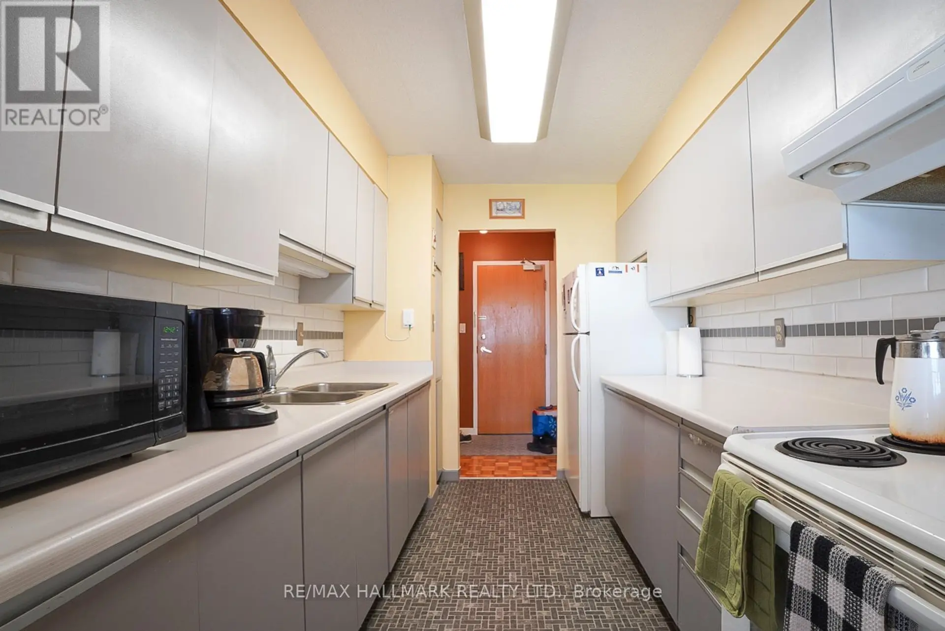 #203 3734 ST CLAIR AVENUE E - Image 3