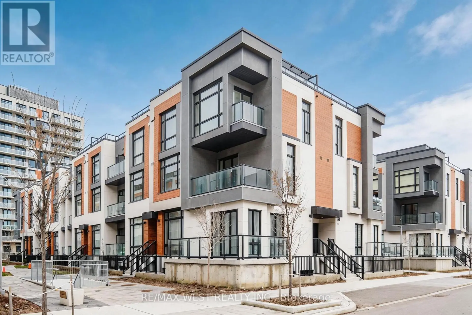#1103 12 DAVID EYER ROAD - Image 1