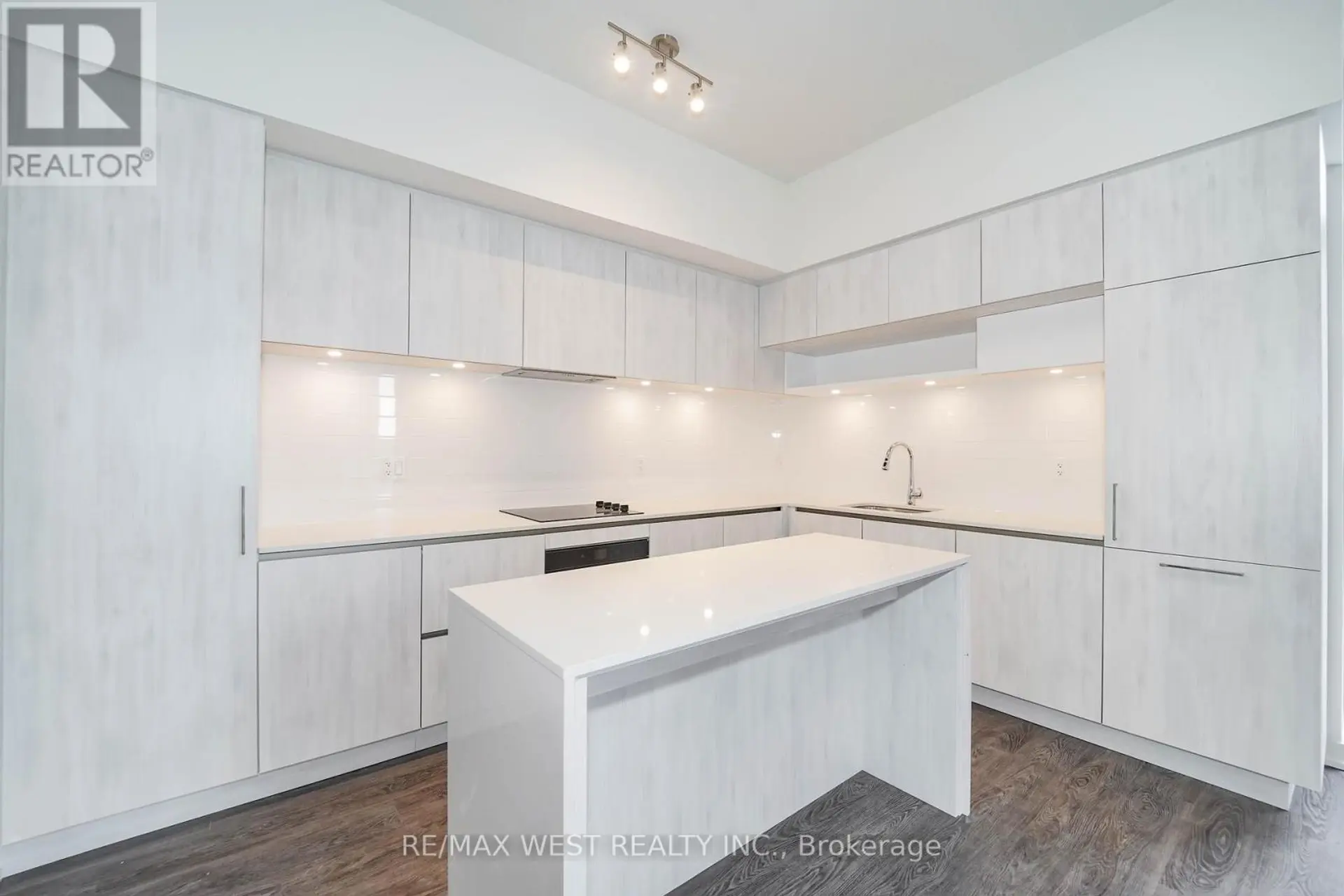 #1103 12 DAVID EYER ROAD - Image 4