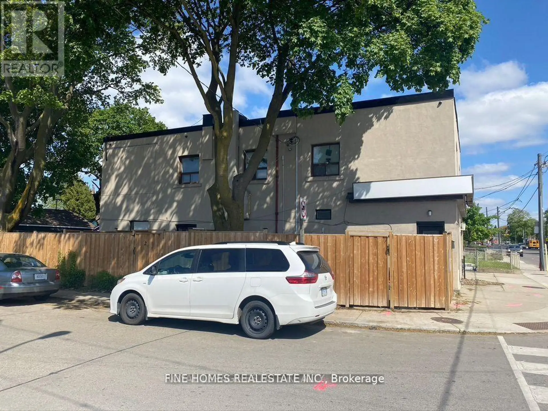 1762 KEELE STREET - Image 9