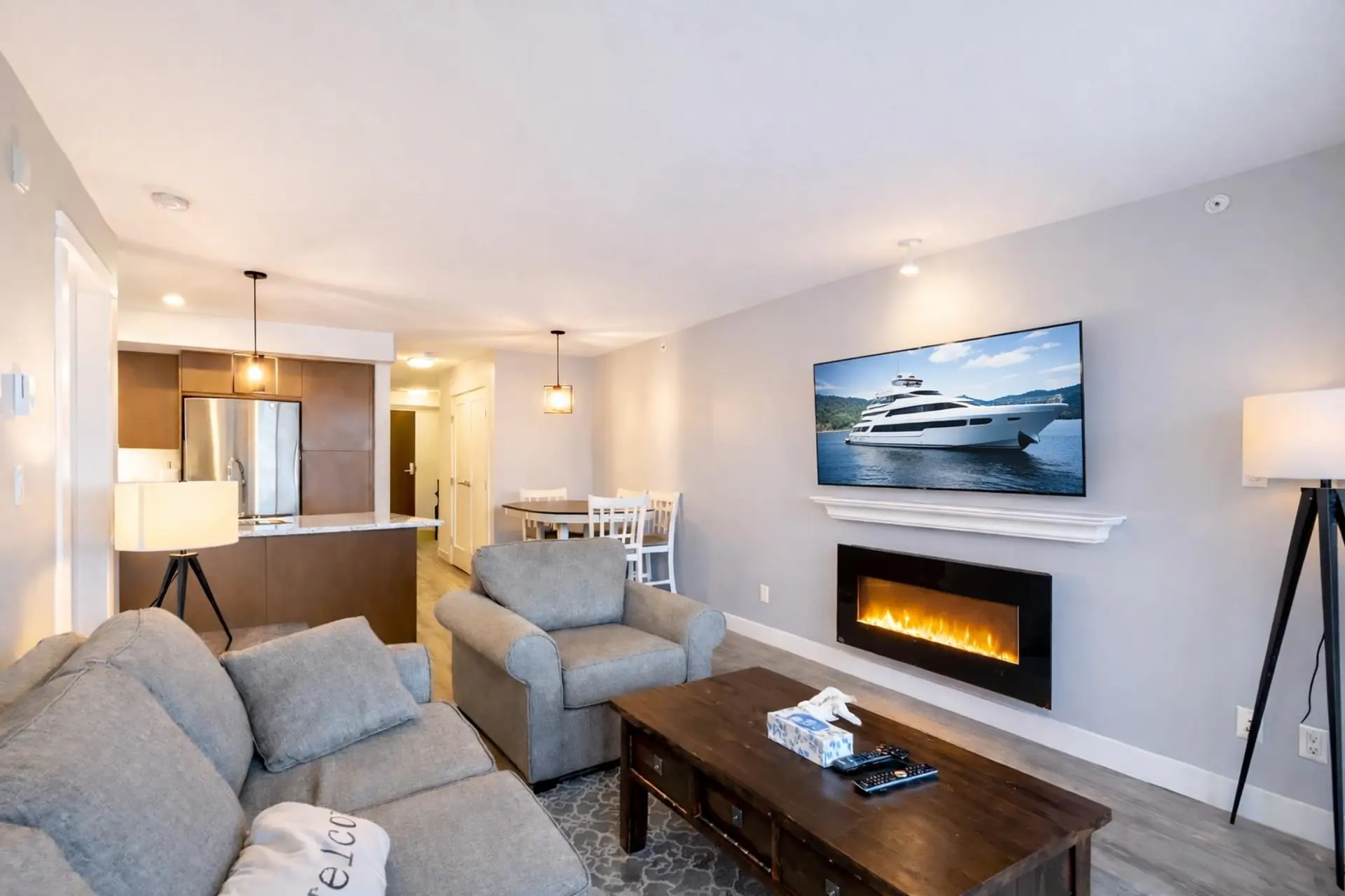 #404 14955 Victoria Avenue - Image 2