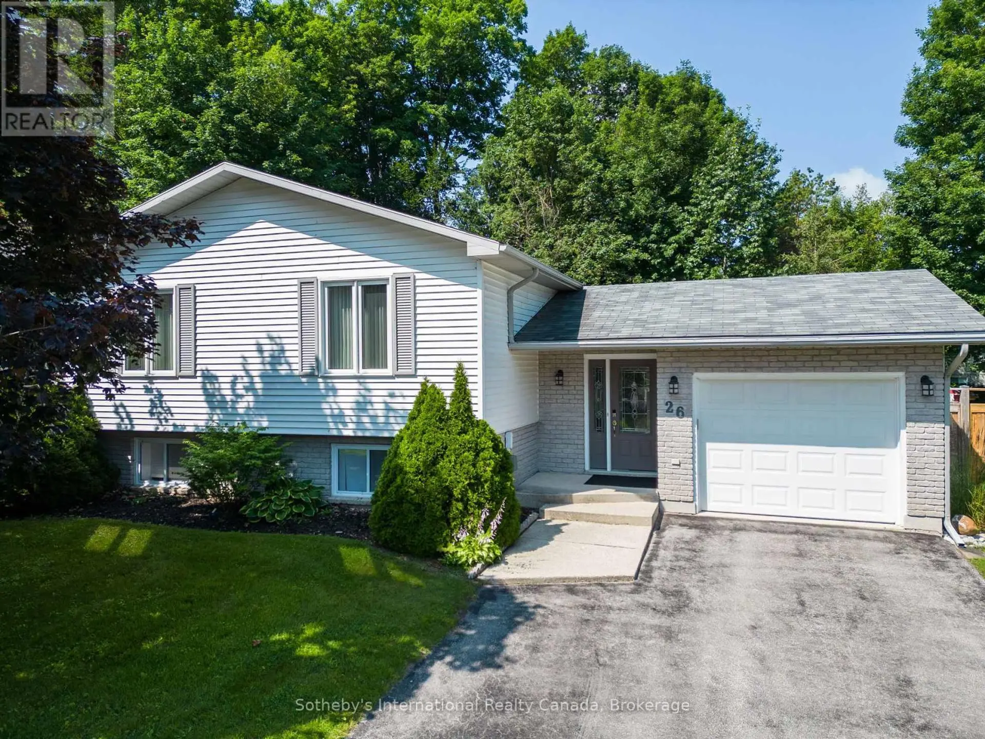26 MIDDLE AVENUE - Image 1