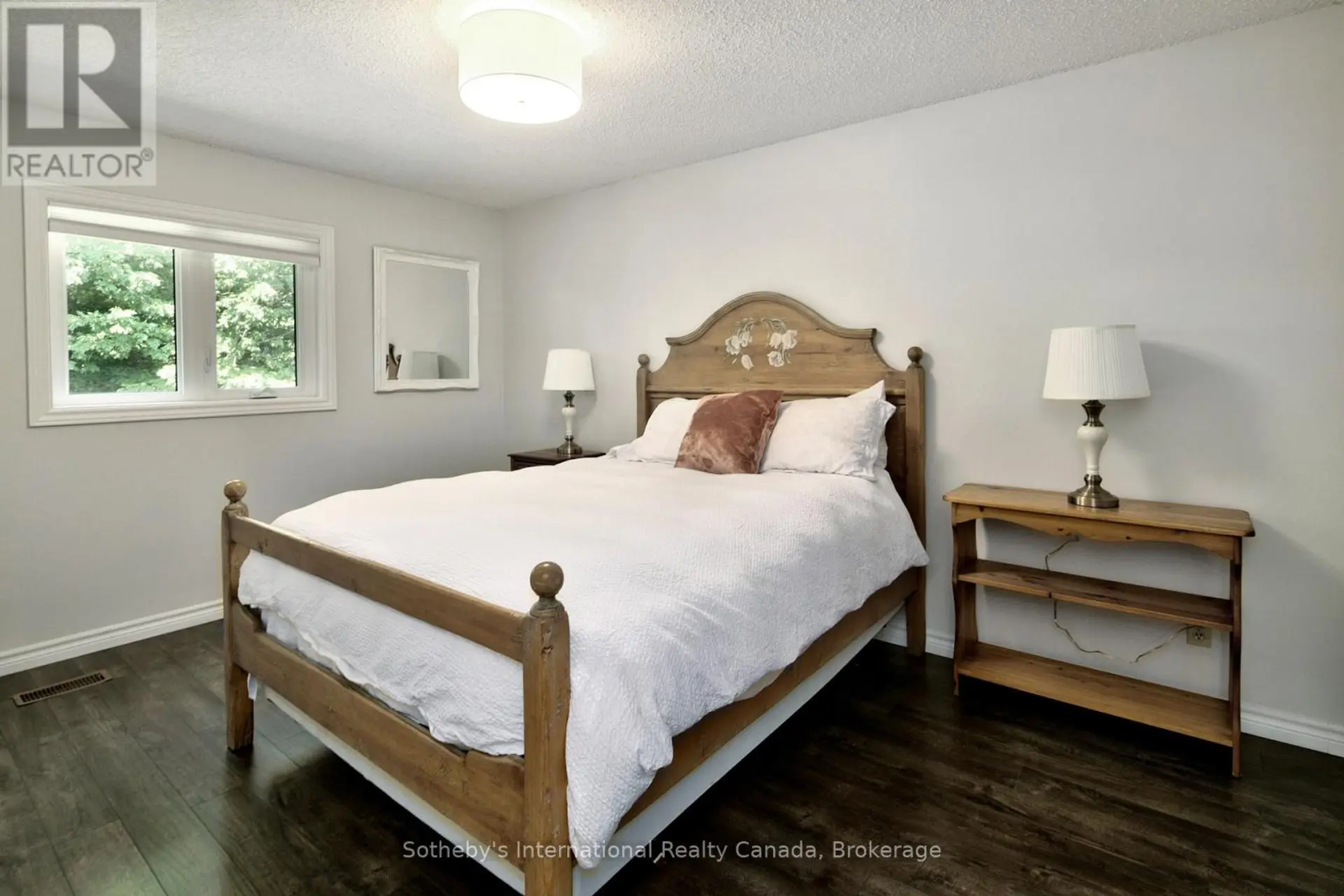 26 MIDDLE AVENUE - Image 9