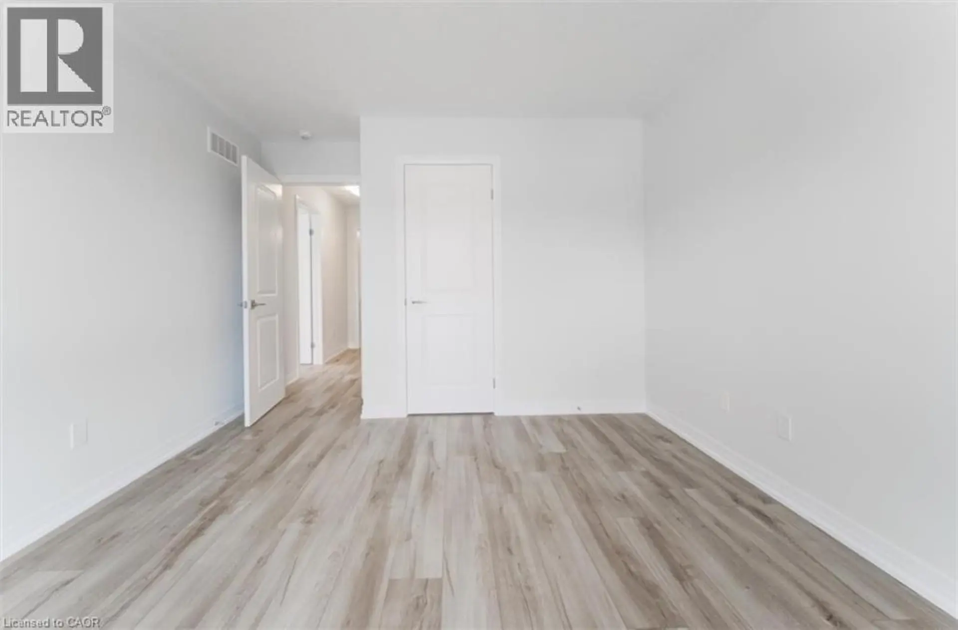 686 BENNINGER Drive - Image 5
