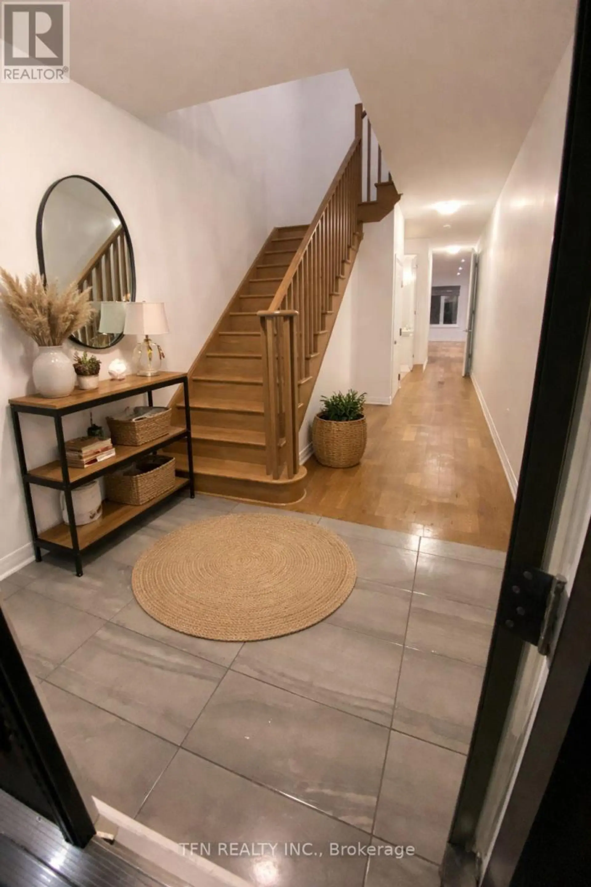 199 PORT CRESCENT - Image 3