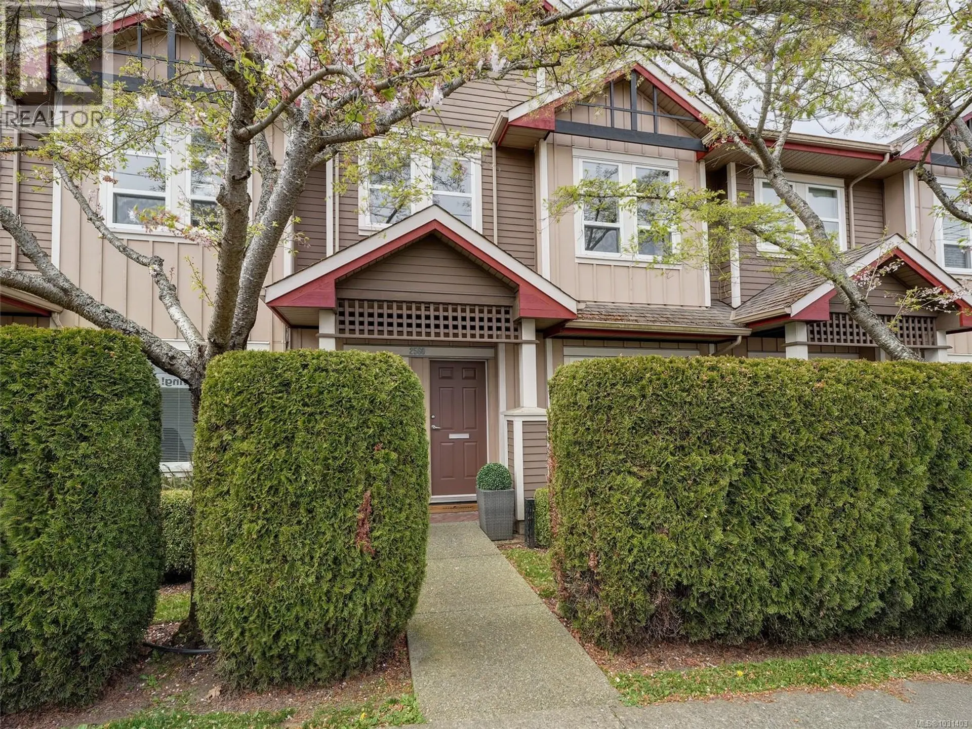 Property at 2560 Cadboro Bay Rd, Oak Bay, BC