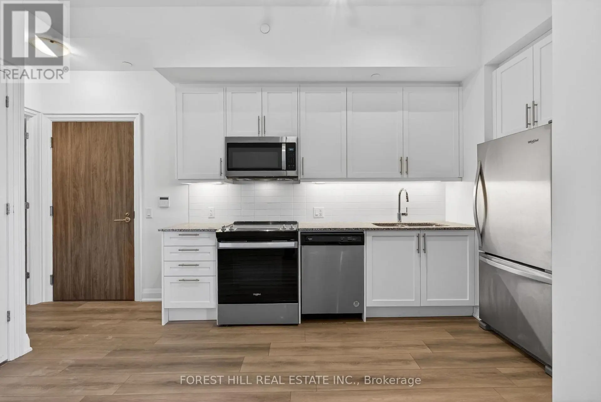 #208 10 GATINEAU DRIVE - Image 11