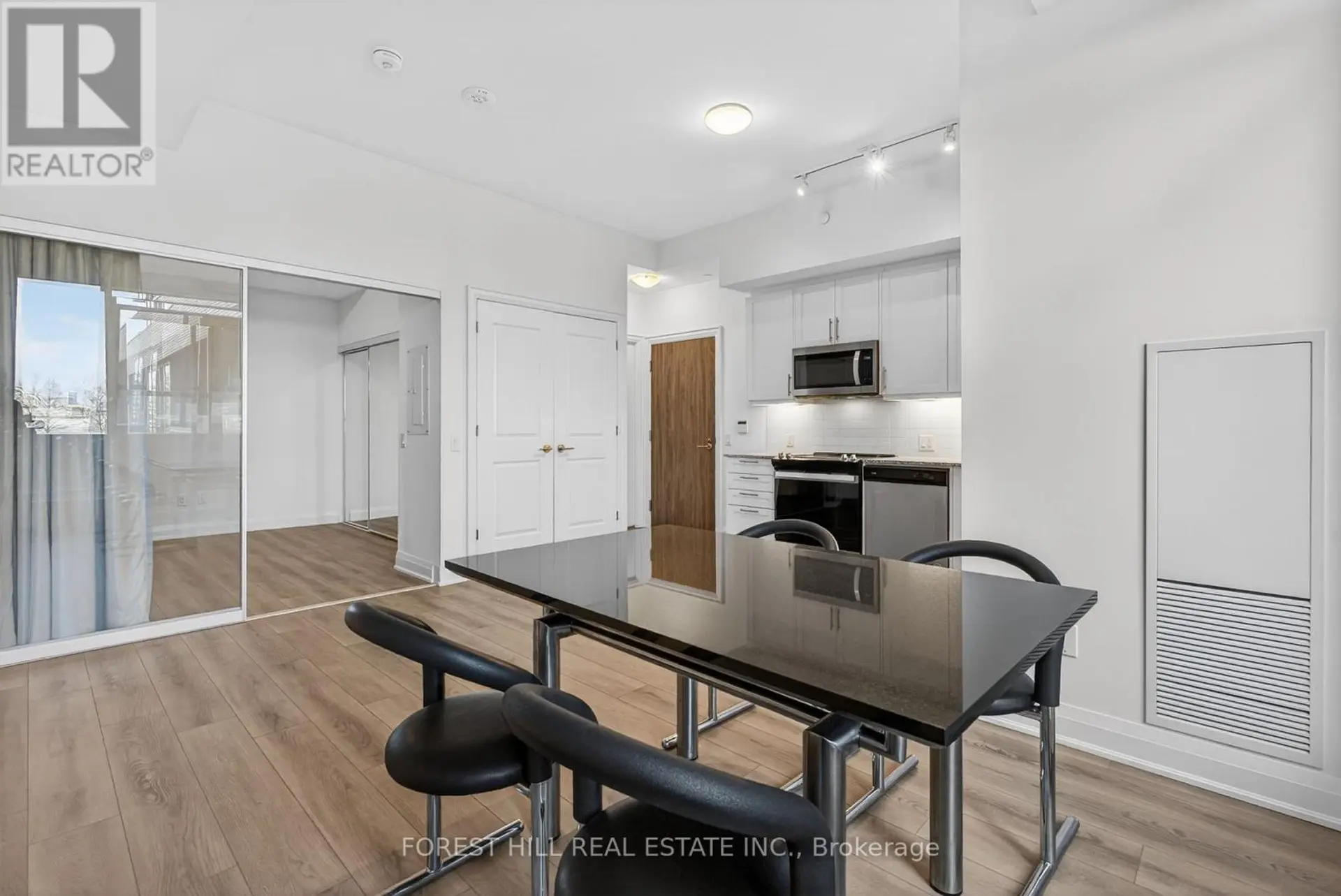 #208 10 GATINEAU DRIVE - Image 13