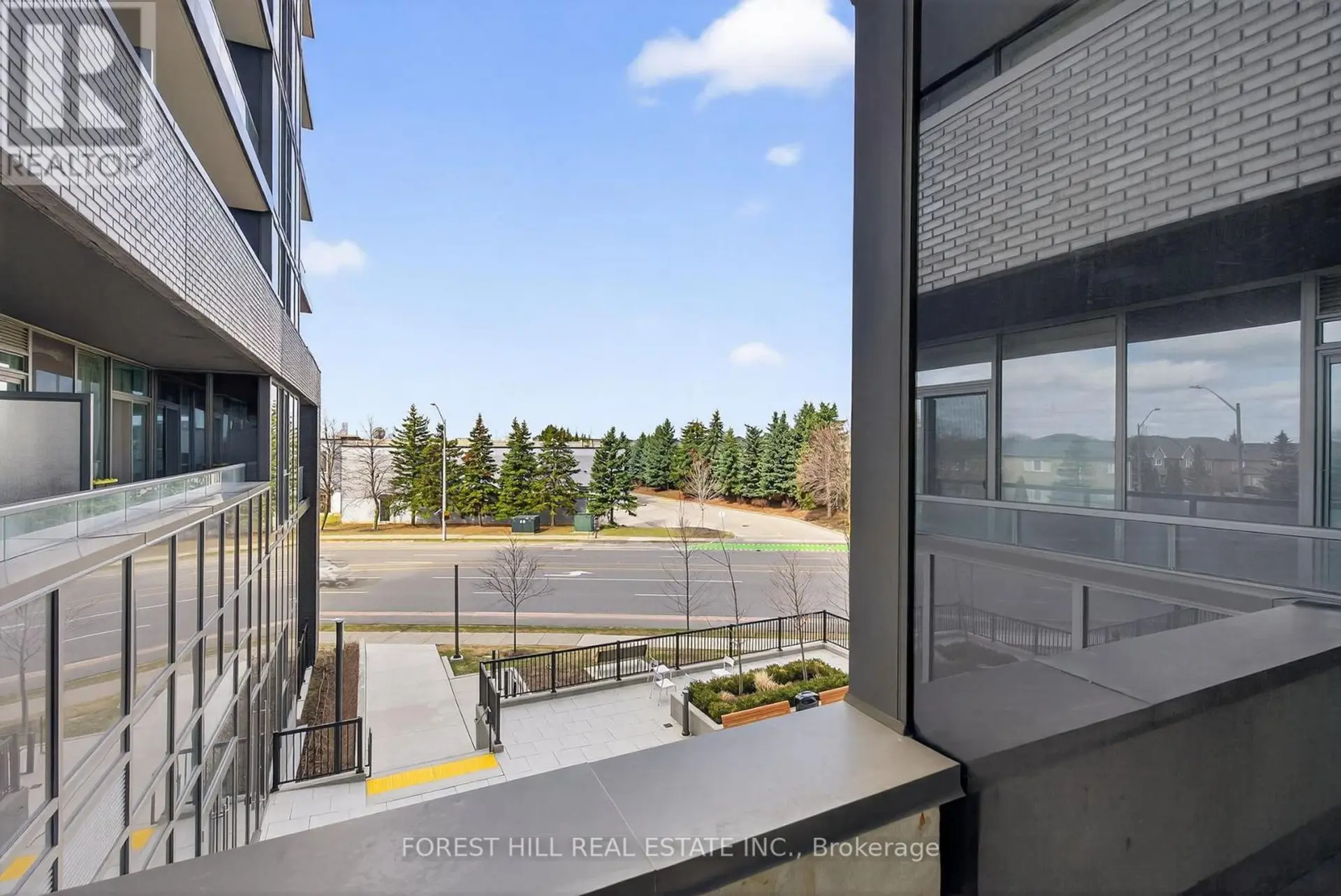 #208 10 GATINEAU DRIVE - Image 18