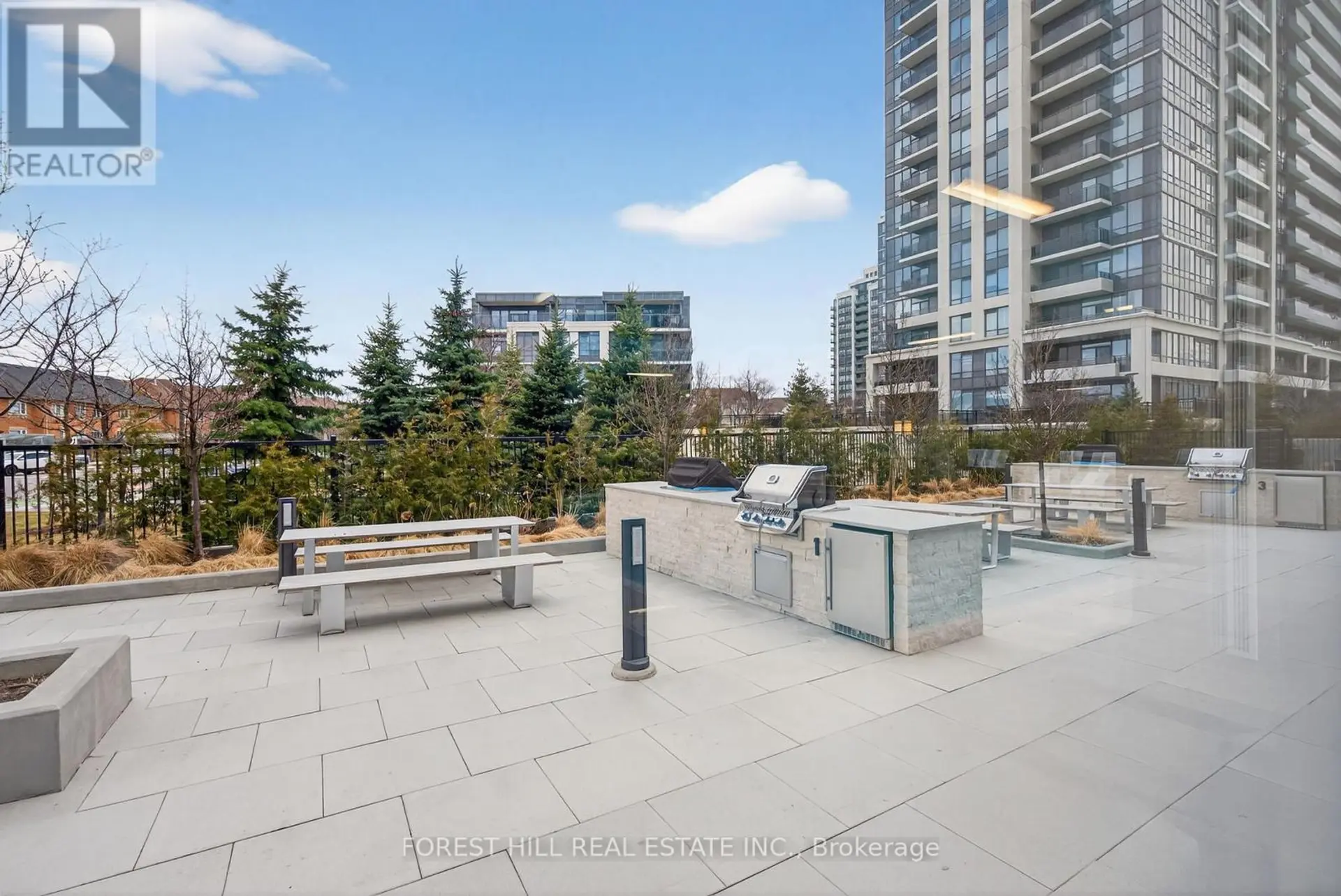 #208 10 GATINEAU DRIVE - Image 9