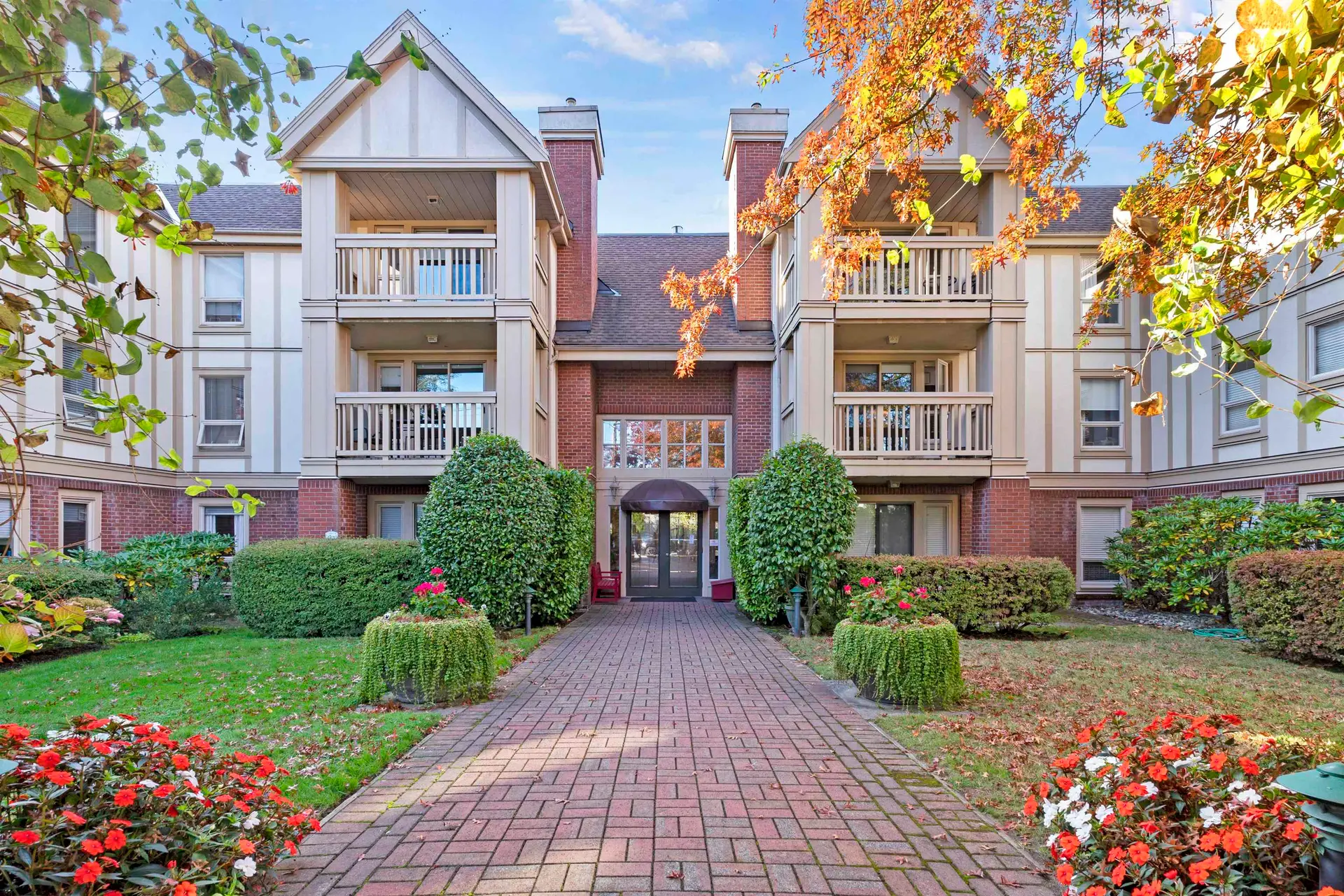 Property at #205 843 22nd Street, West Vancouver, BC