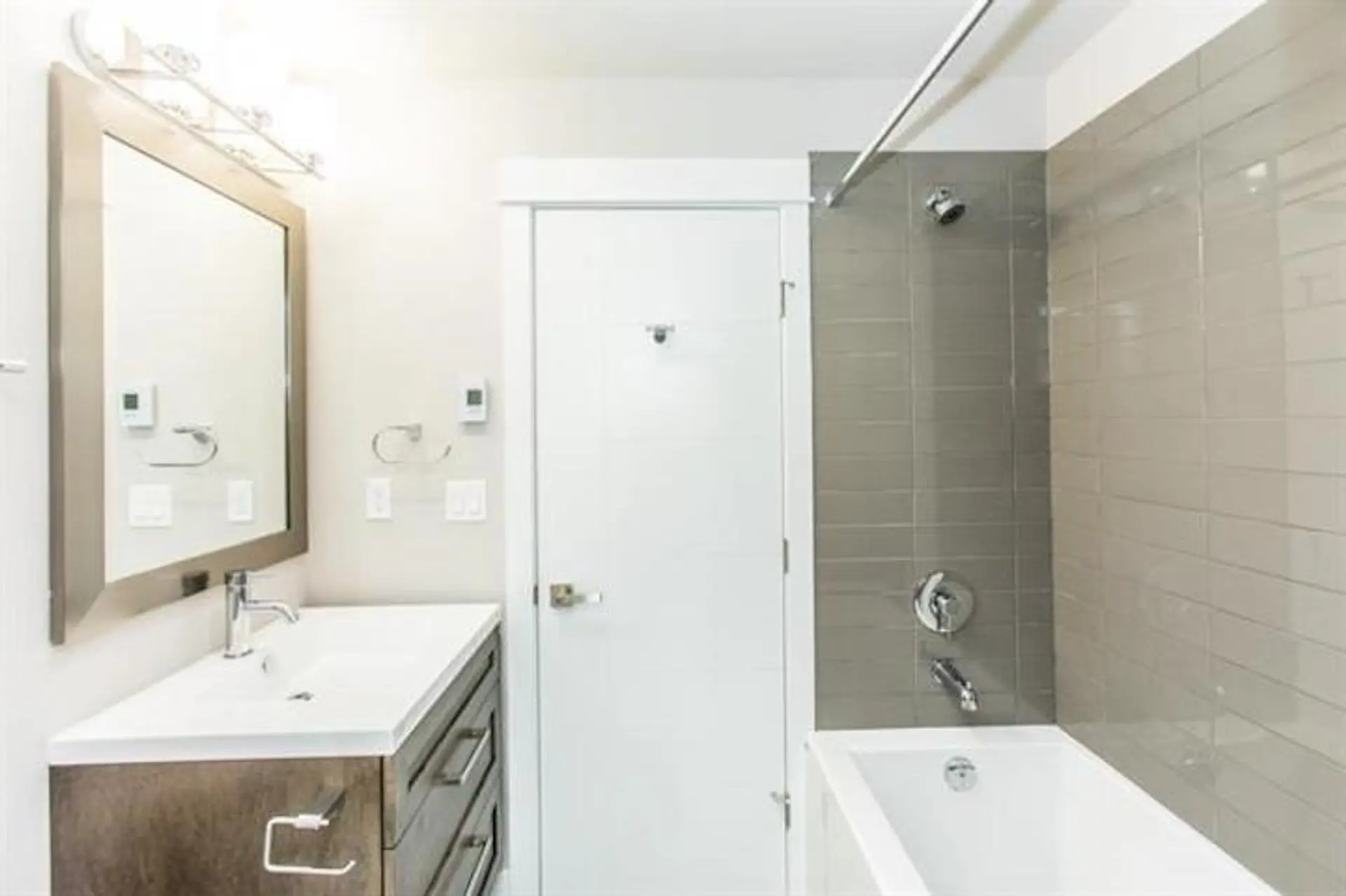 #406 2465 Wilson Avenue - Image 9