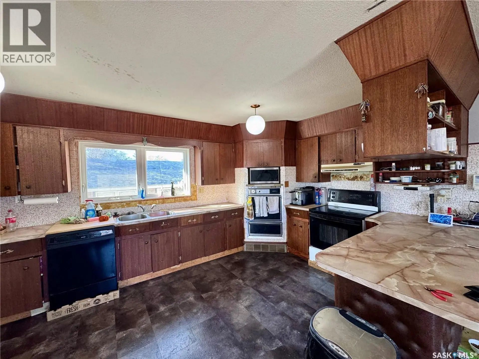 1215 ATHABASCA STREET W - Image 6