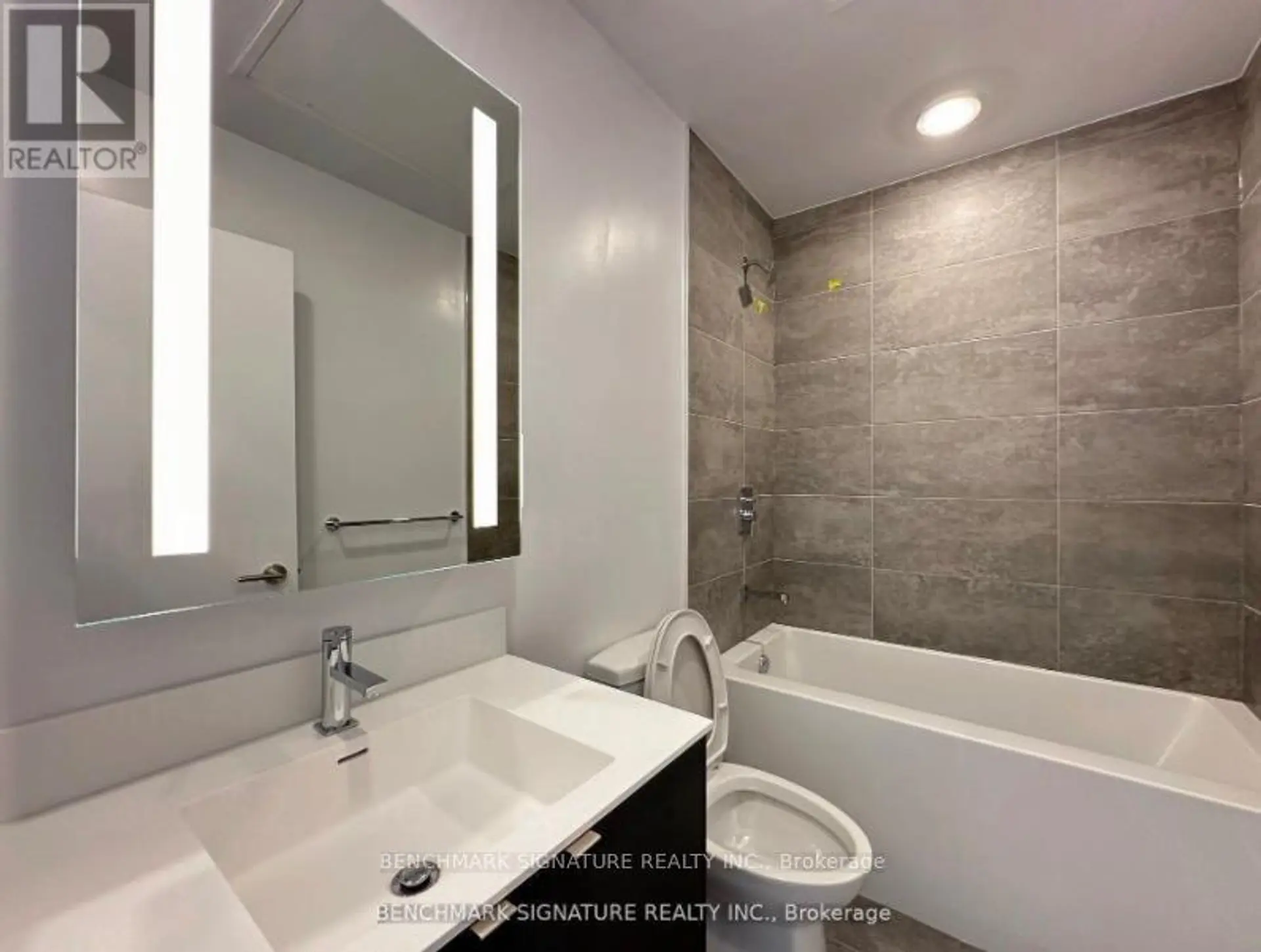 #709 500 DUPONT STREET - Image 10