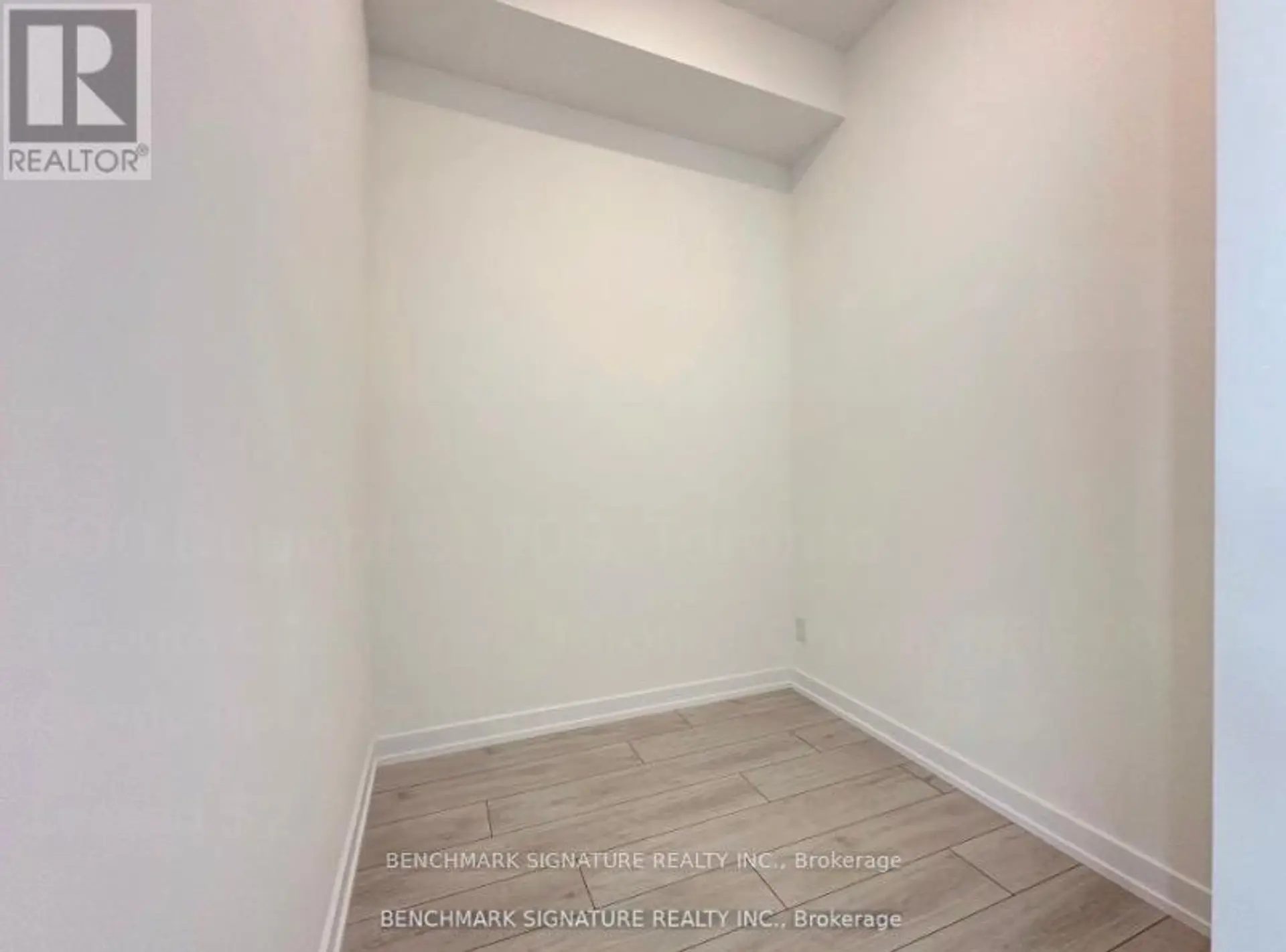 #709 500 DUPONT STREET - Image 4