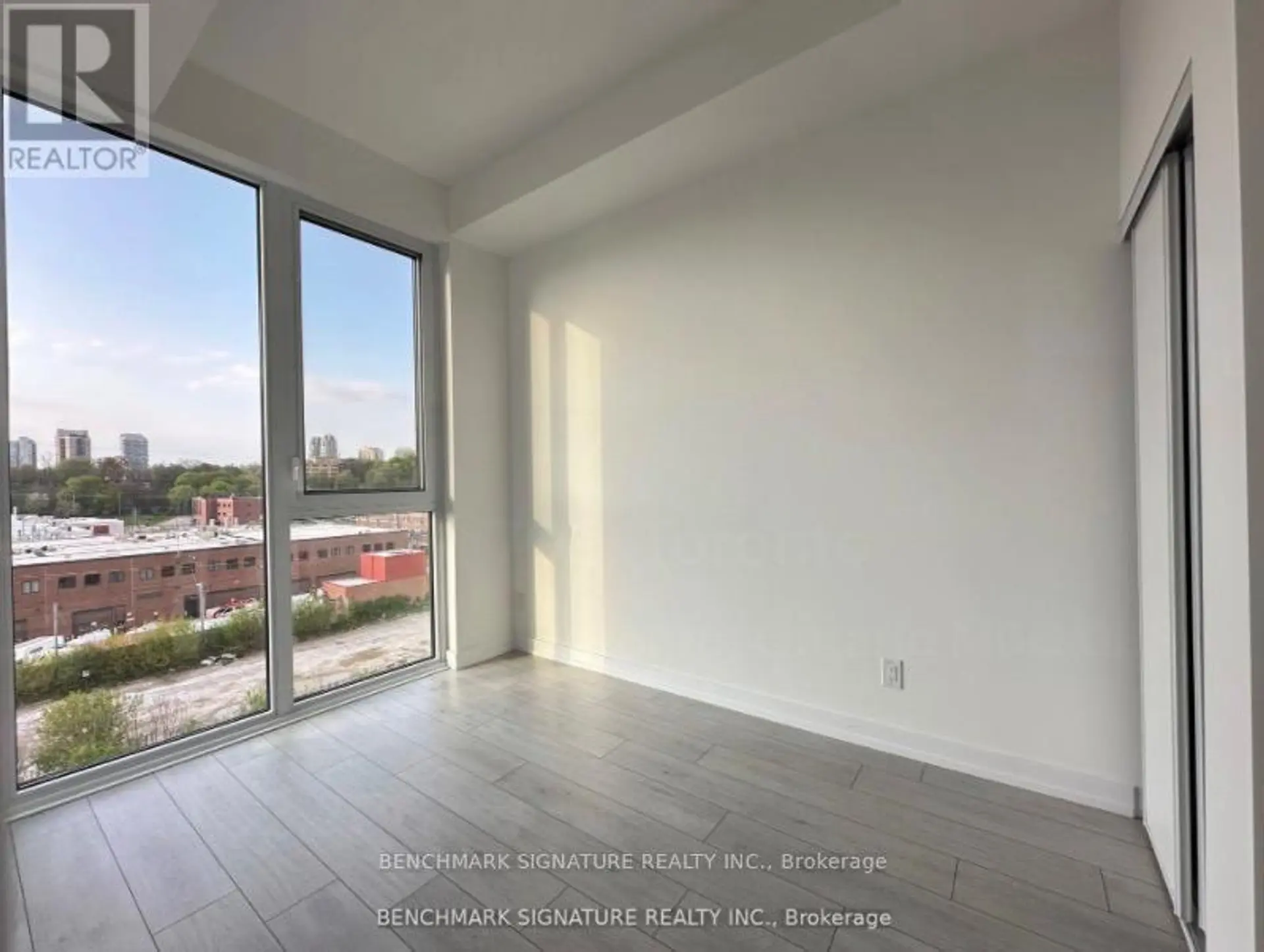 #709 500 DUPONT STREET - Image 7