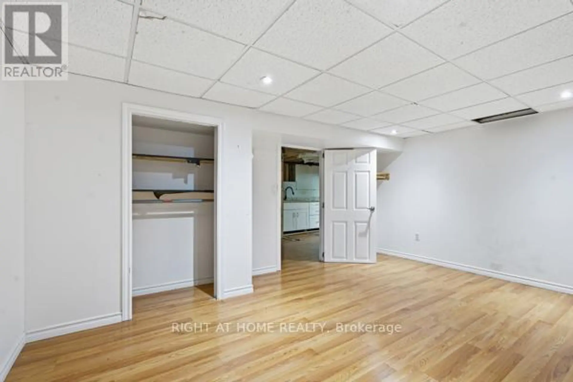 200 GARY DRIVE - Image 15