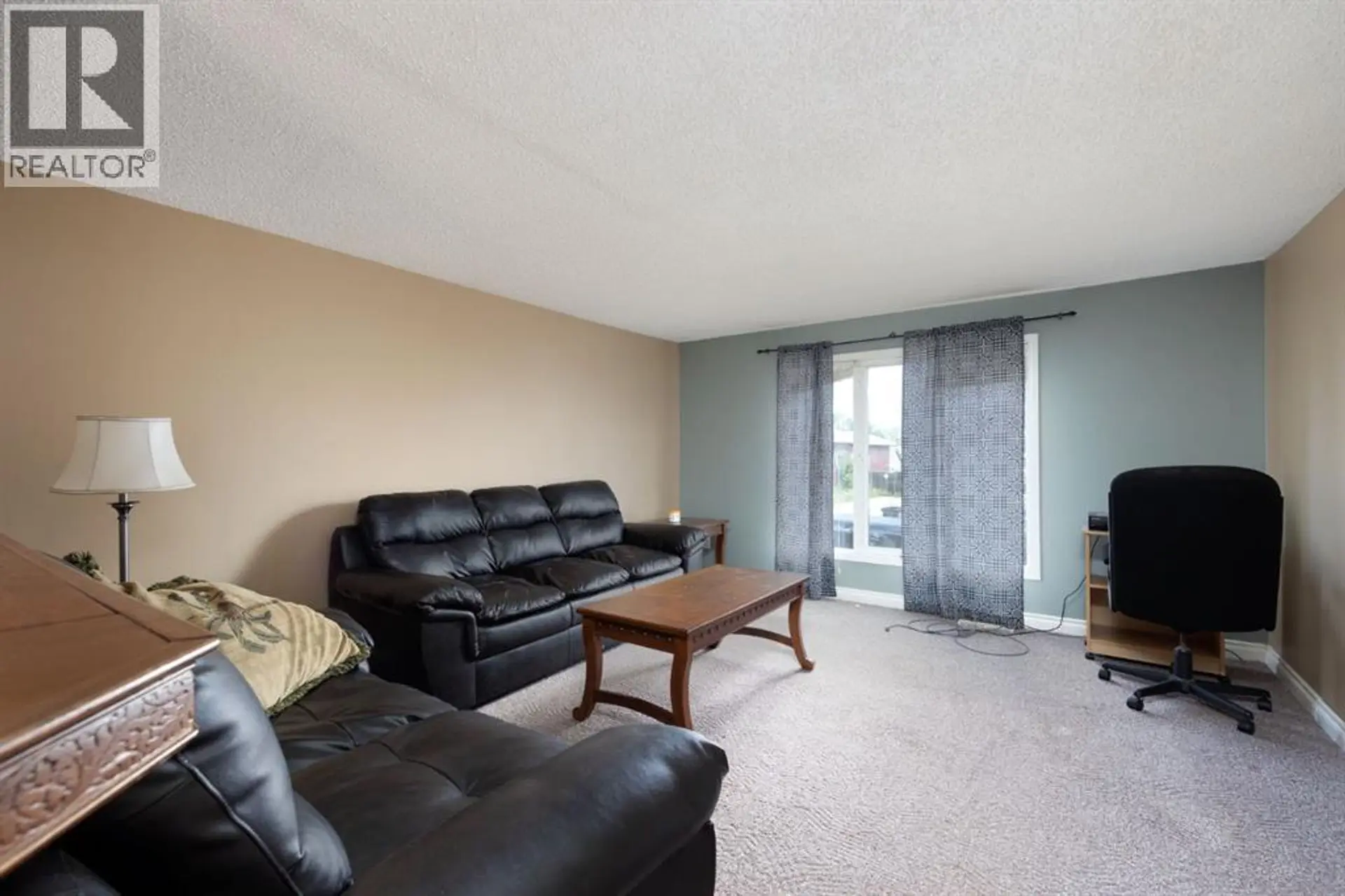 368 GREY CRESCENT - Image 3