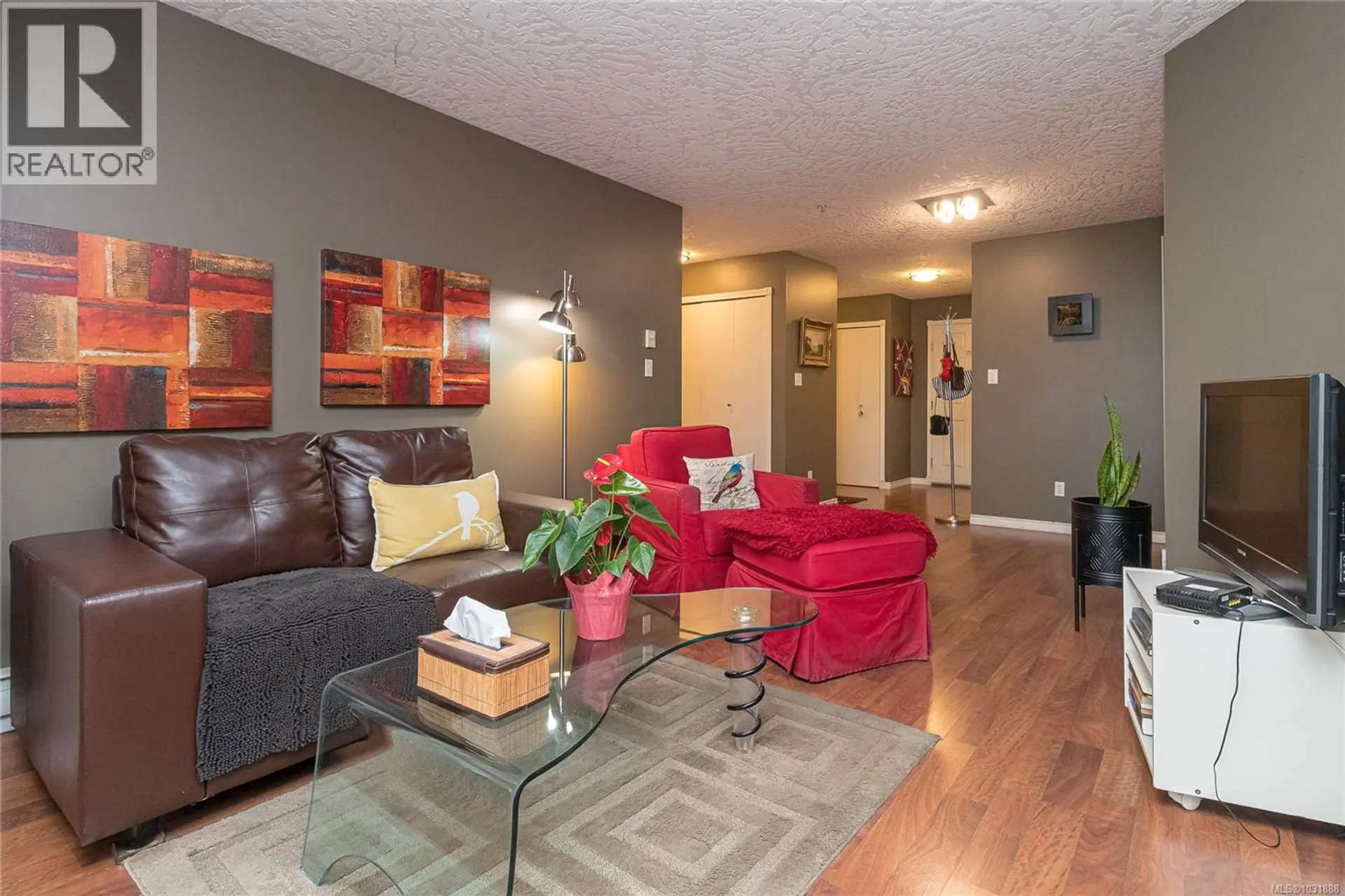 #304 2511 Quadra St - Image 5