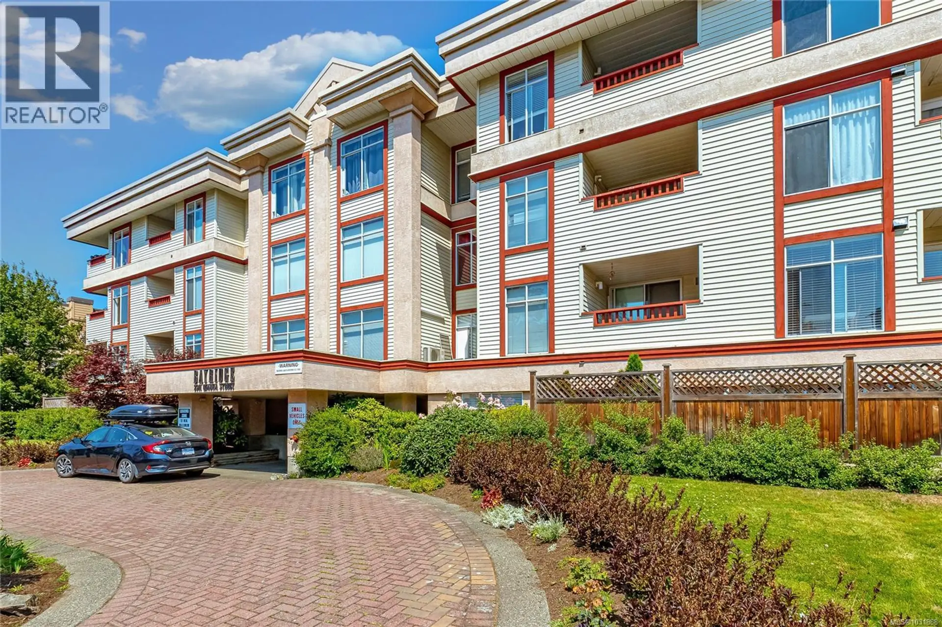 Property at #304 2511 Quadra St, Victoria, BC