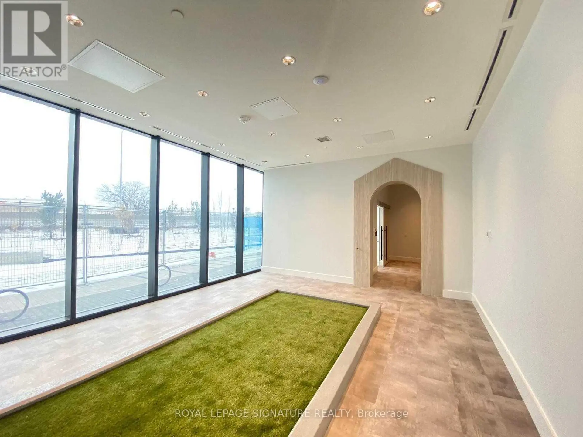 #406 30 TRETTI WAY - Image 15