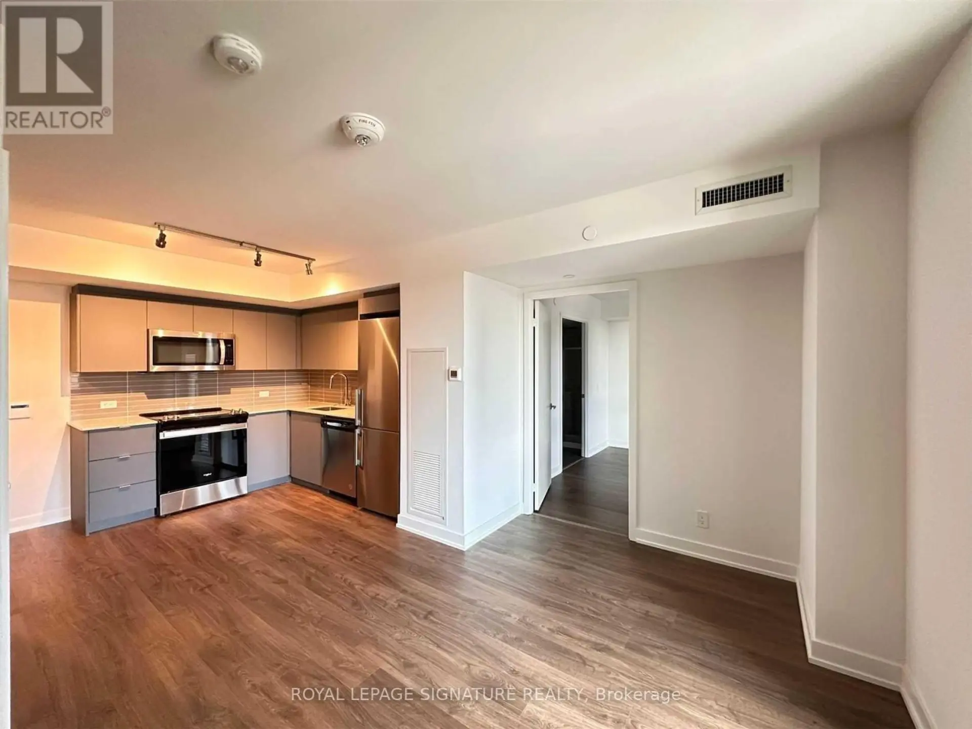 #406 30 TRETTI WAY - Image 2