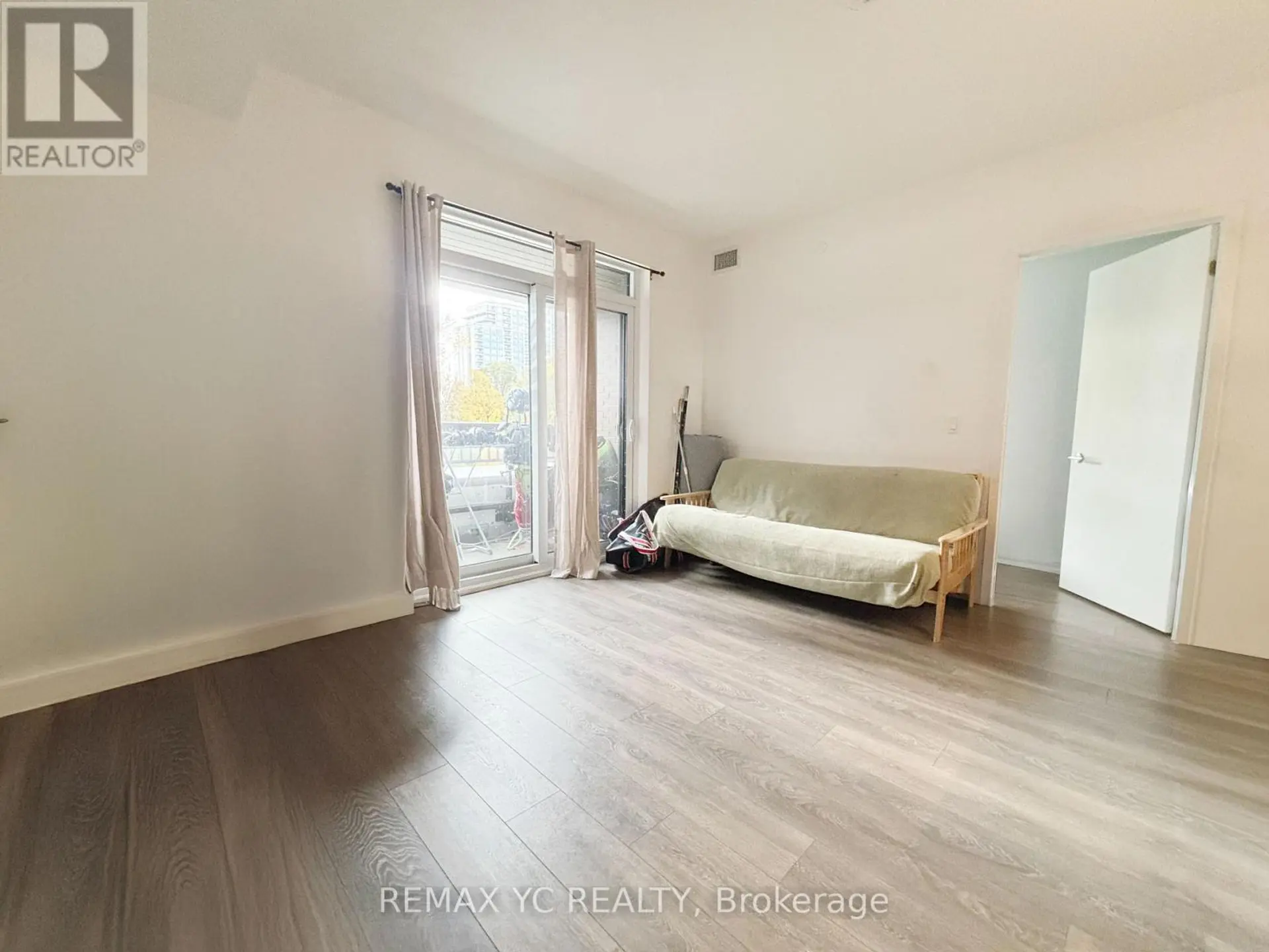 #324 8 BEVERLEY GLEN BOULEVARD - Image 6