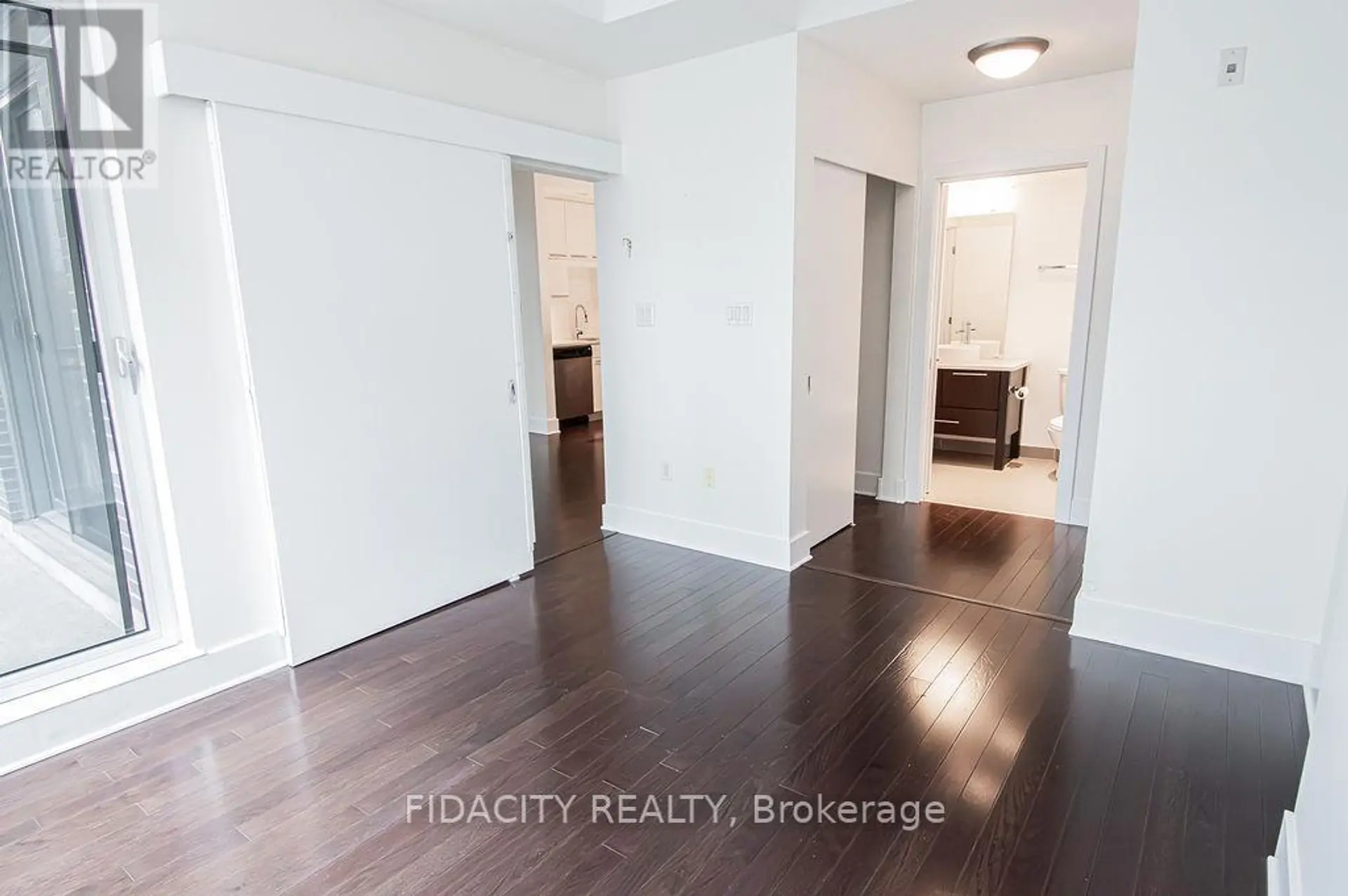 #320 101 RICHMOND ROAD - Image 10